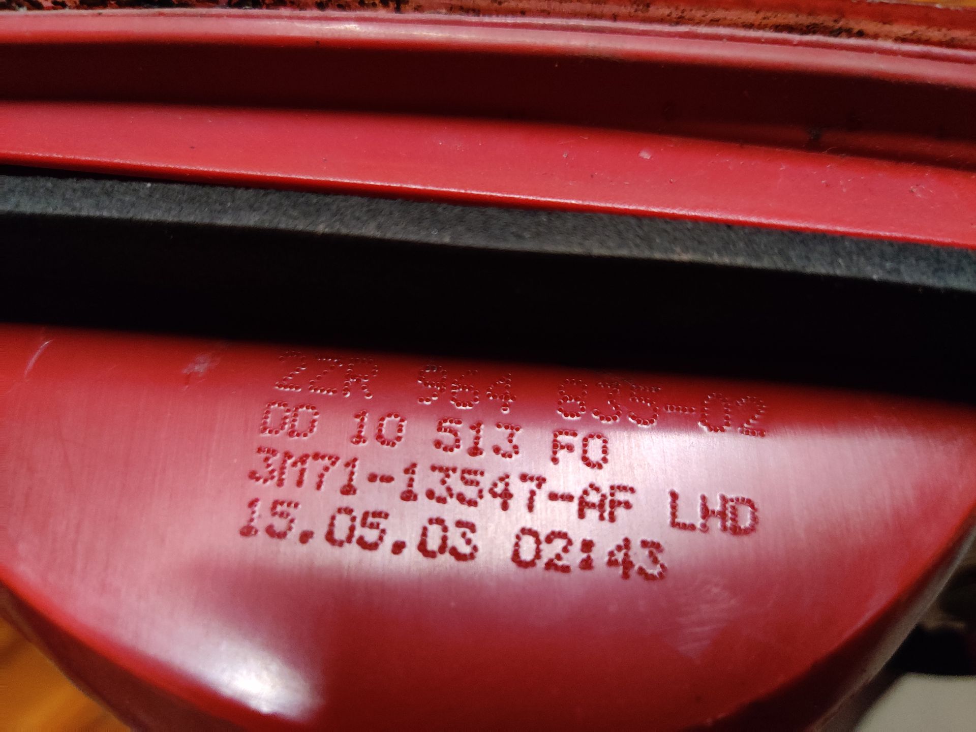 Mazda 2 rechter achterlicht bij Stegeman Car Parts in Exel bij Lochem.