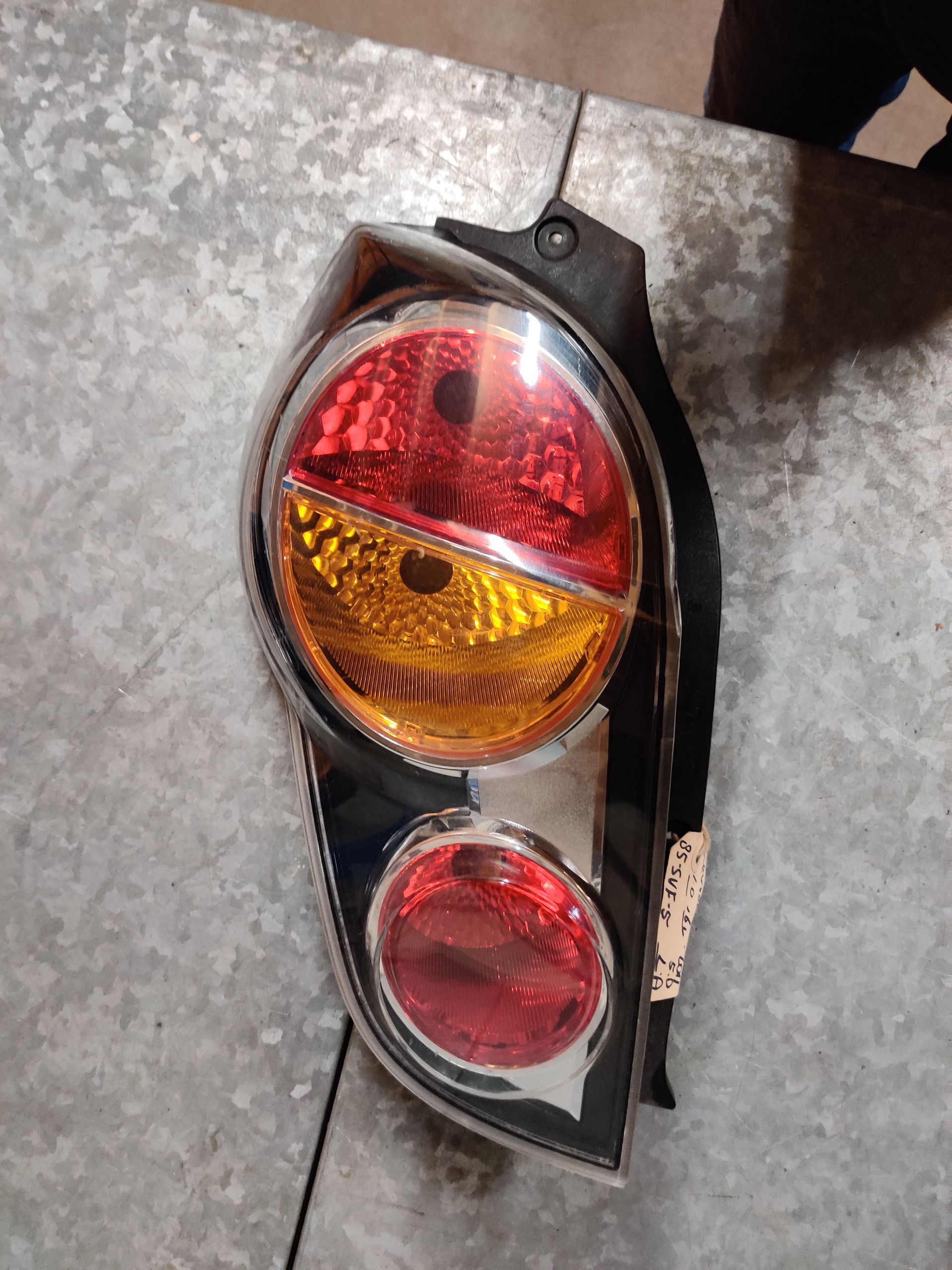 Chevrolet Spark linker achterlicht ligt bij Stegeman Car Parts in Exel bij Lochem.