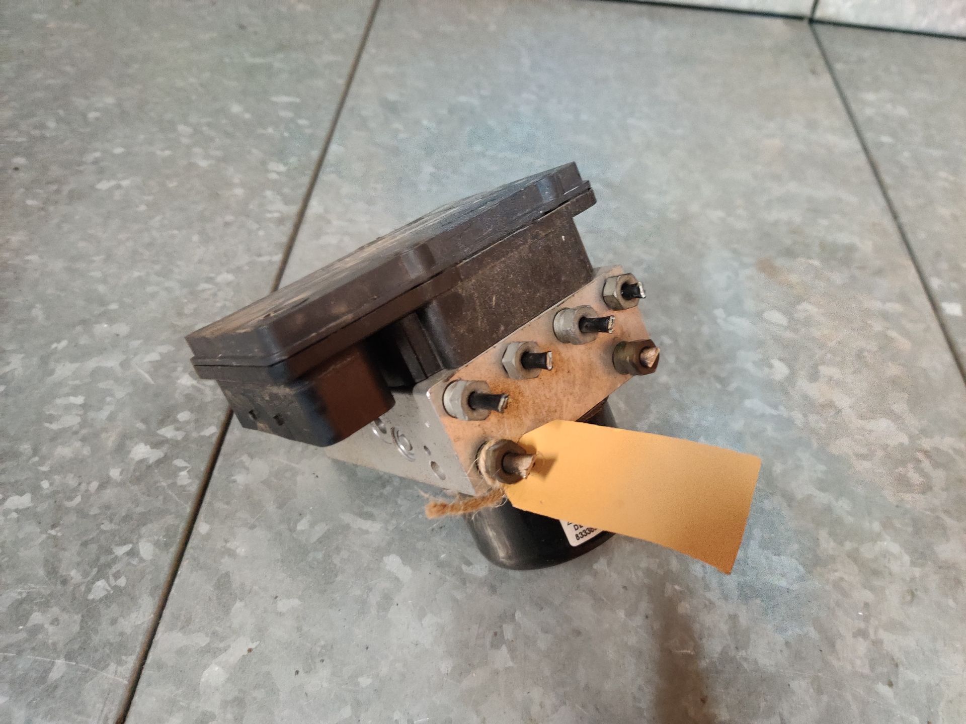 Volvo V70 ABS pomp bij Stegeman Car Parts in Exel bij Lochem.