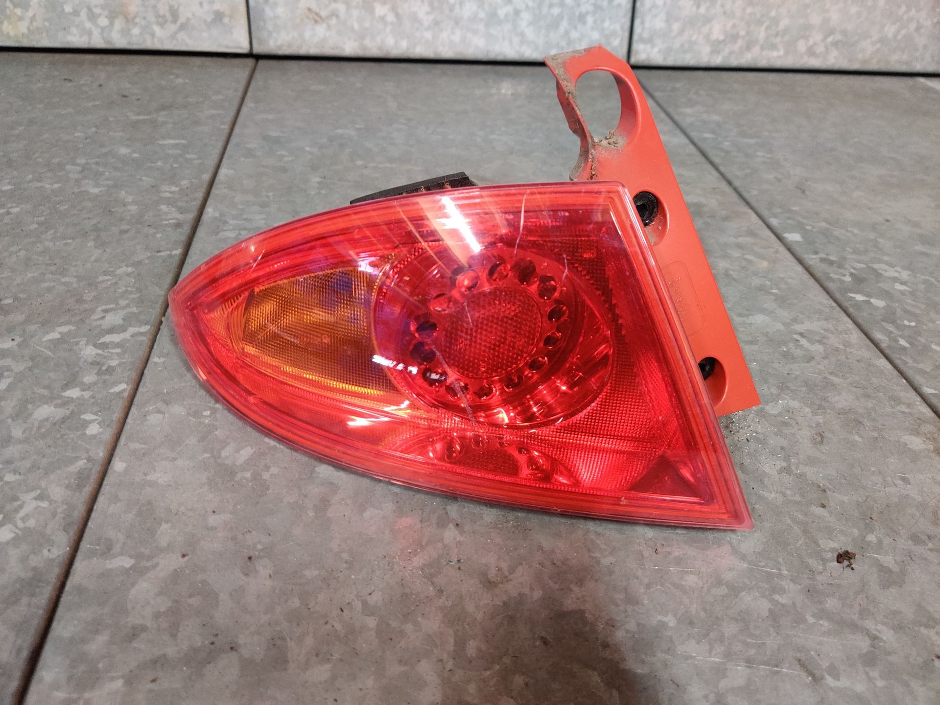 Seat Leon achterlicht bij Stegeman Car Parts in Exel bij Lochem.