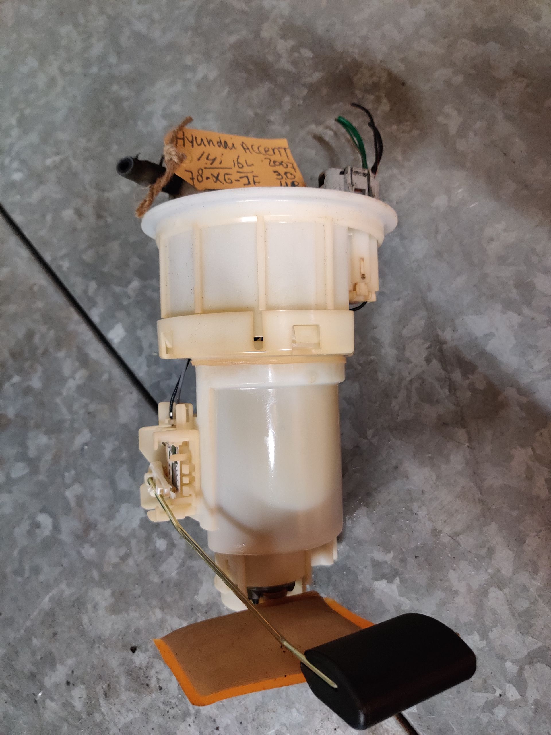Hyundai Accent tankvlotter Stegeman Car Parts in Exel bij Lochem.