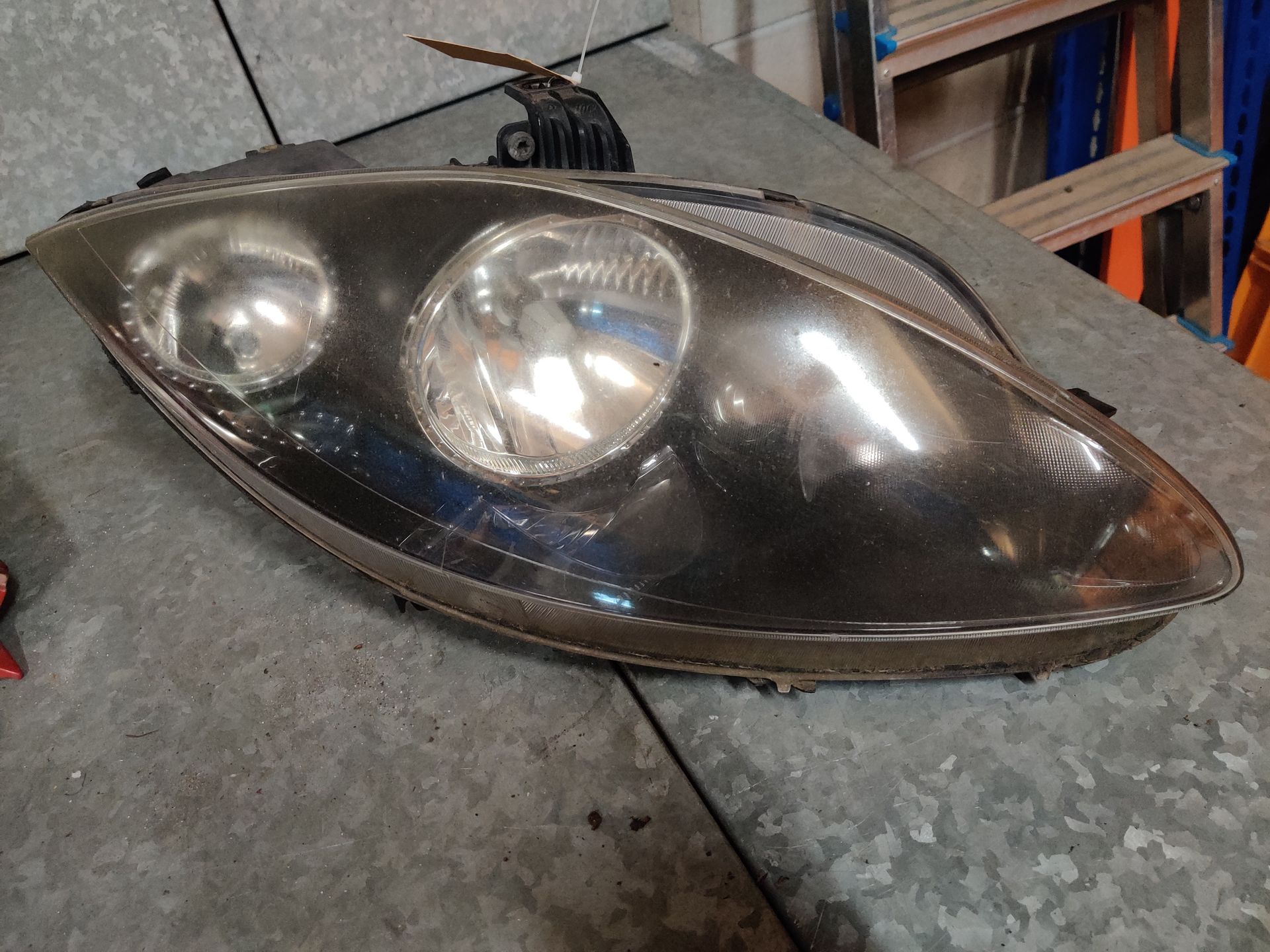 Seat Leon koplamp Stegeman Car Parts in Exel bij Lochem.
