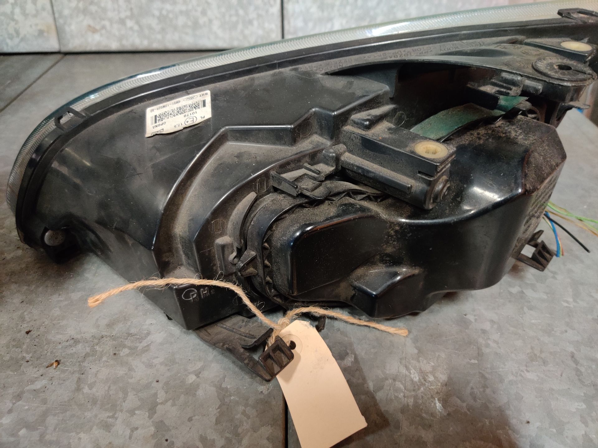 Ford Focus koplampen nieuw en gebruikt  bij  Stegeman Car Parts in Exel bij Lochem.