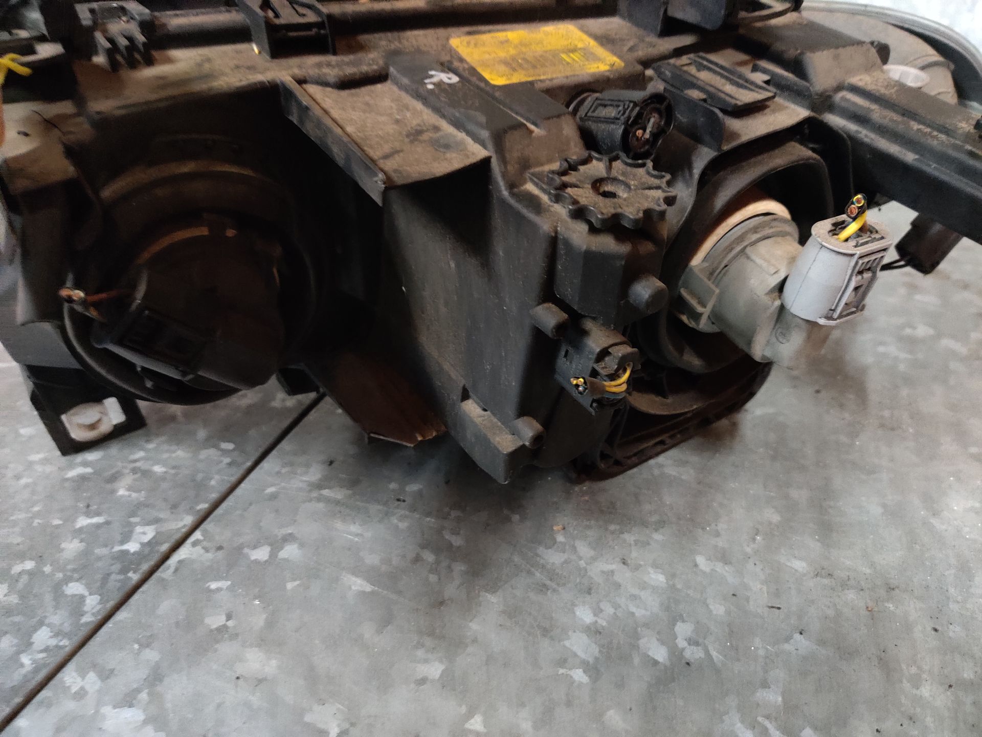 BMW E46 Compact koplampen nieuw en gebruikt  bij  Stegeman Car Parts in Exel bij Lochem.
