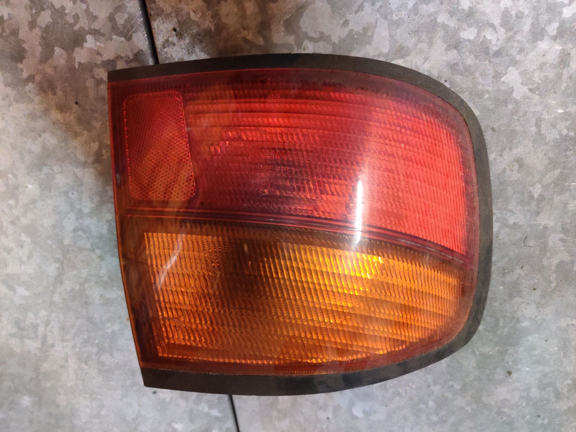 Nissan Primera station linker achterlicht