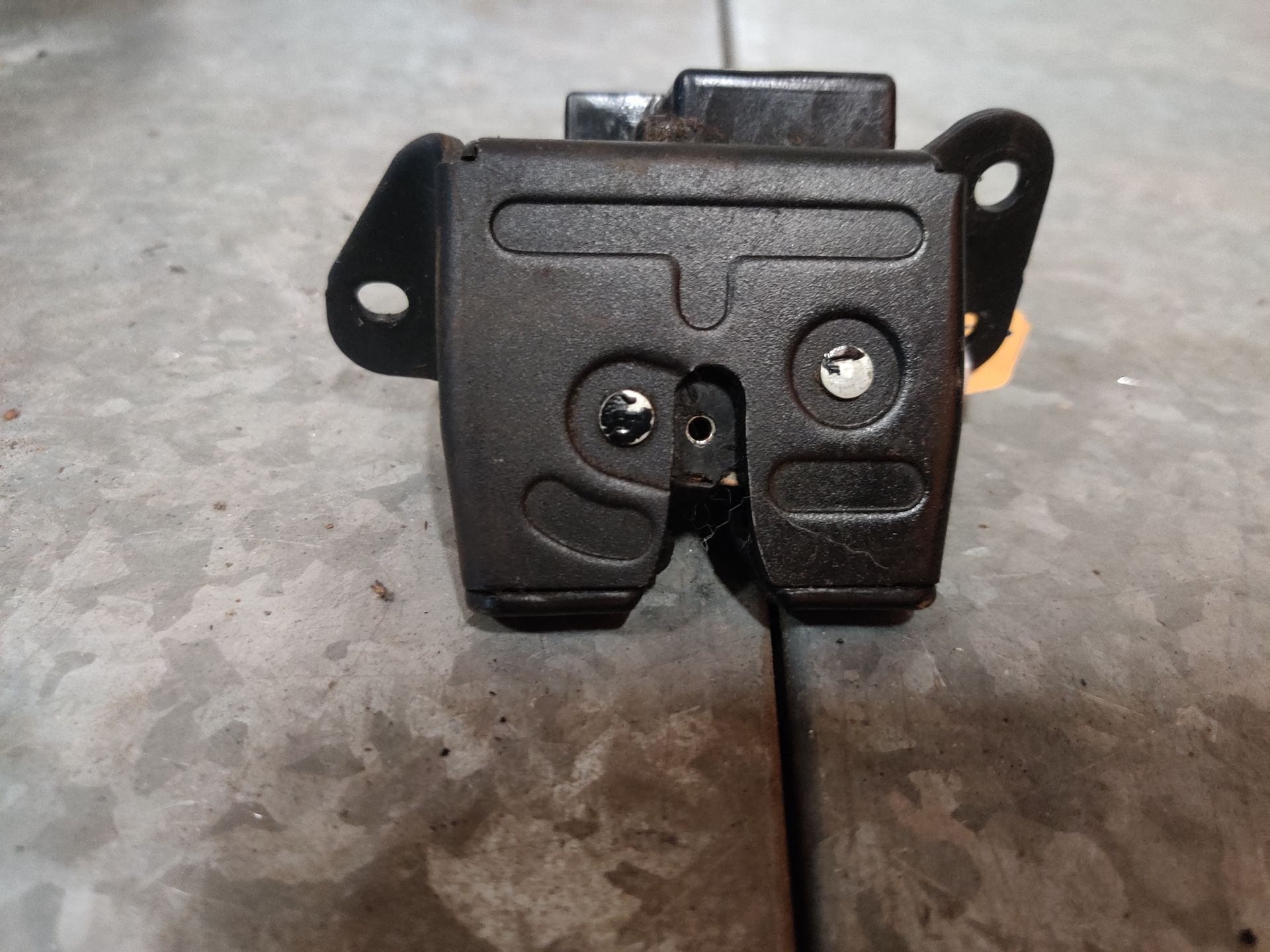 Hyundai i10 kofferbak vergrendeling.