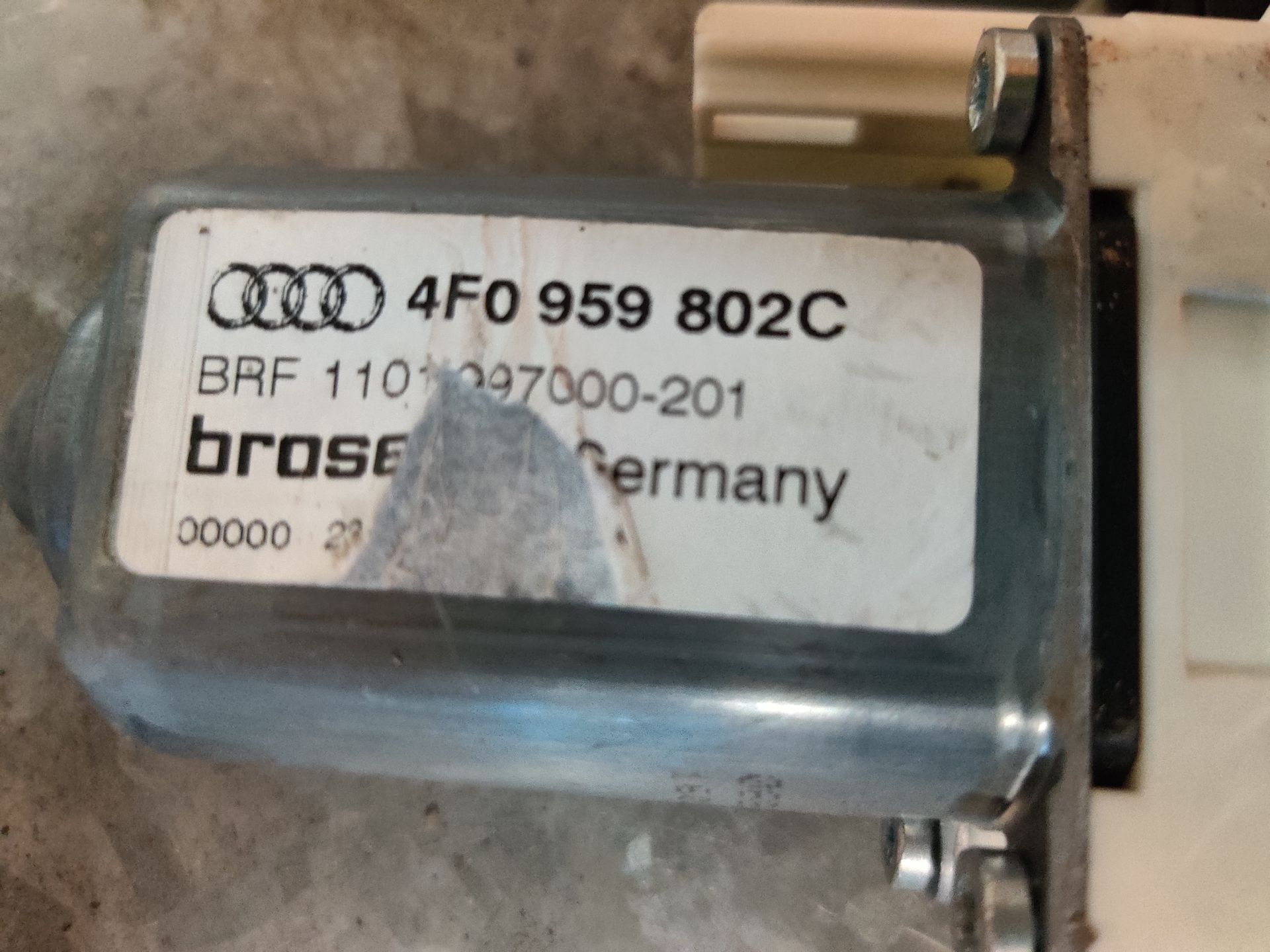 Audi A6 Avant rechter raammotor bij www.stegemancarparts.nl