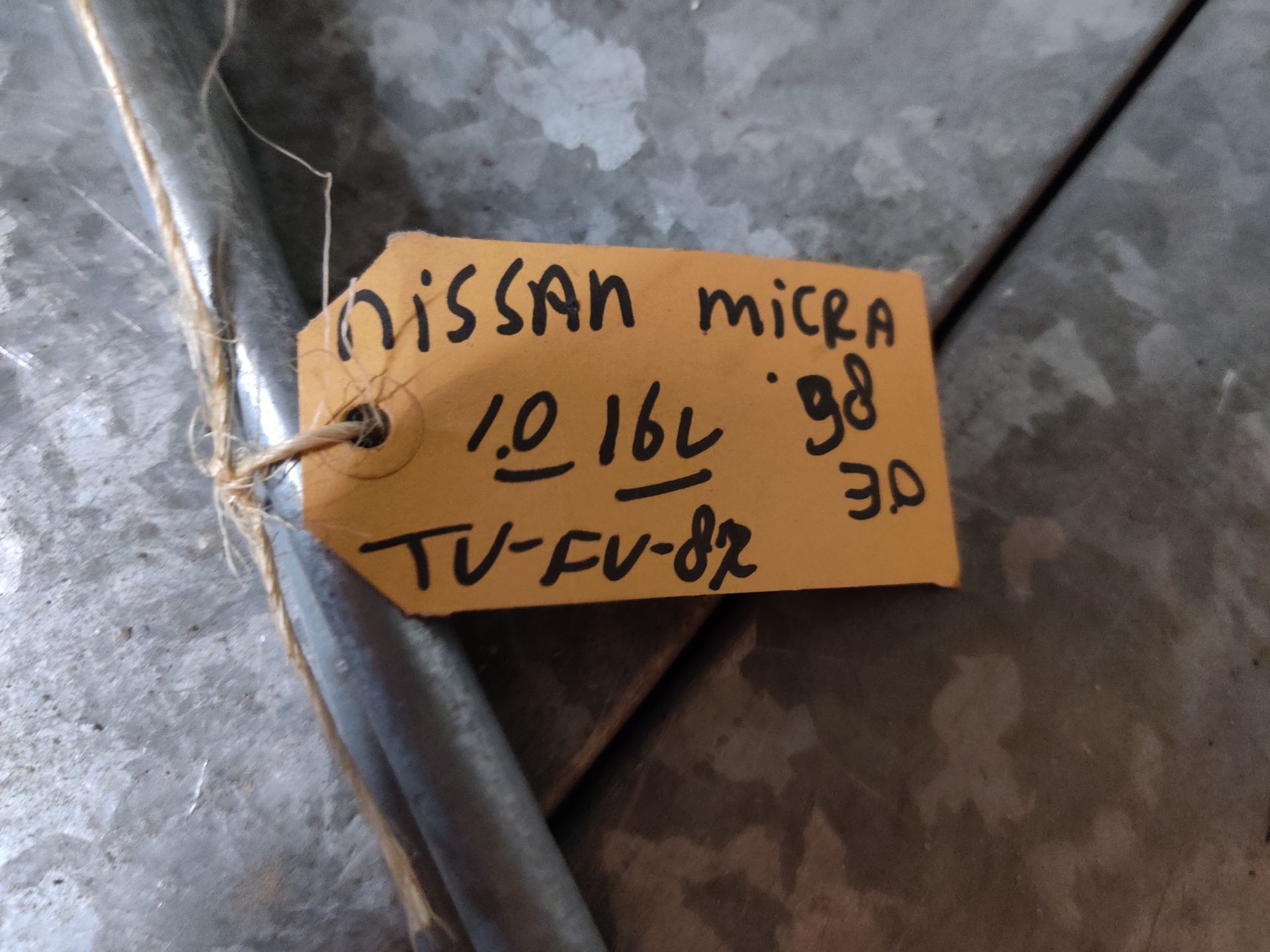 Nissan Micra ruitenwisser stangenstelsel bij Stegeman Car Parts in Exel bij Lochem.