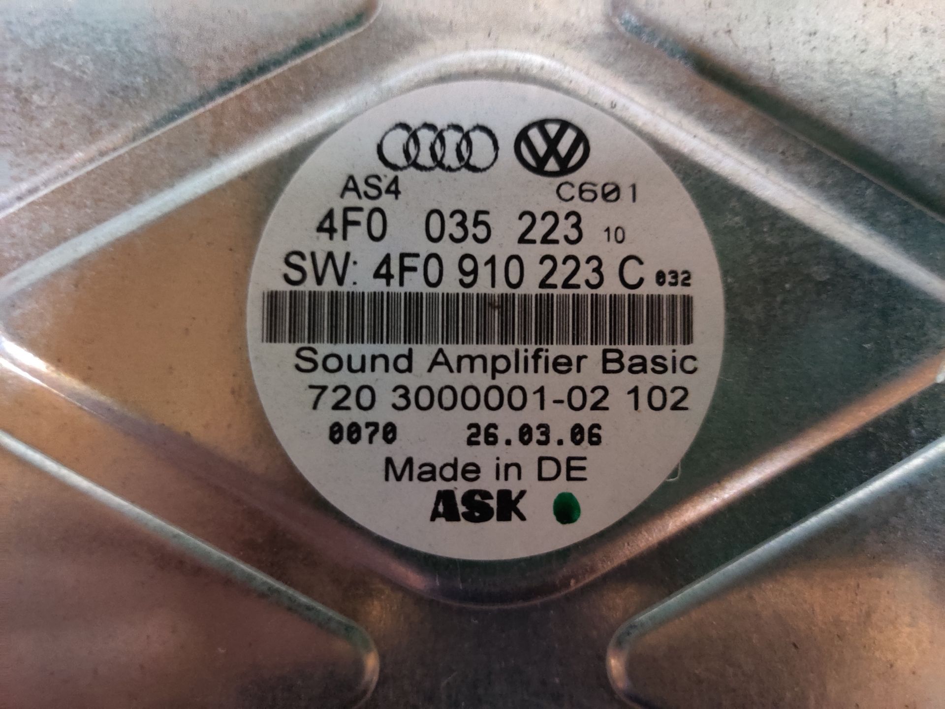 Audi versterker, Audi A6 onderdelen te koop bij Stegeman Car Parts in Exel bij Lochem.