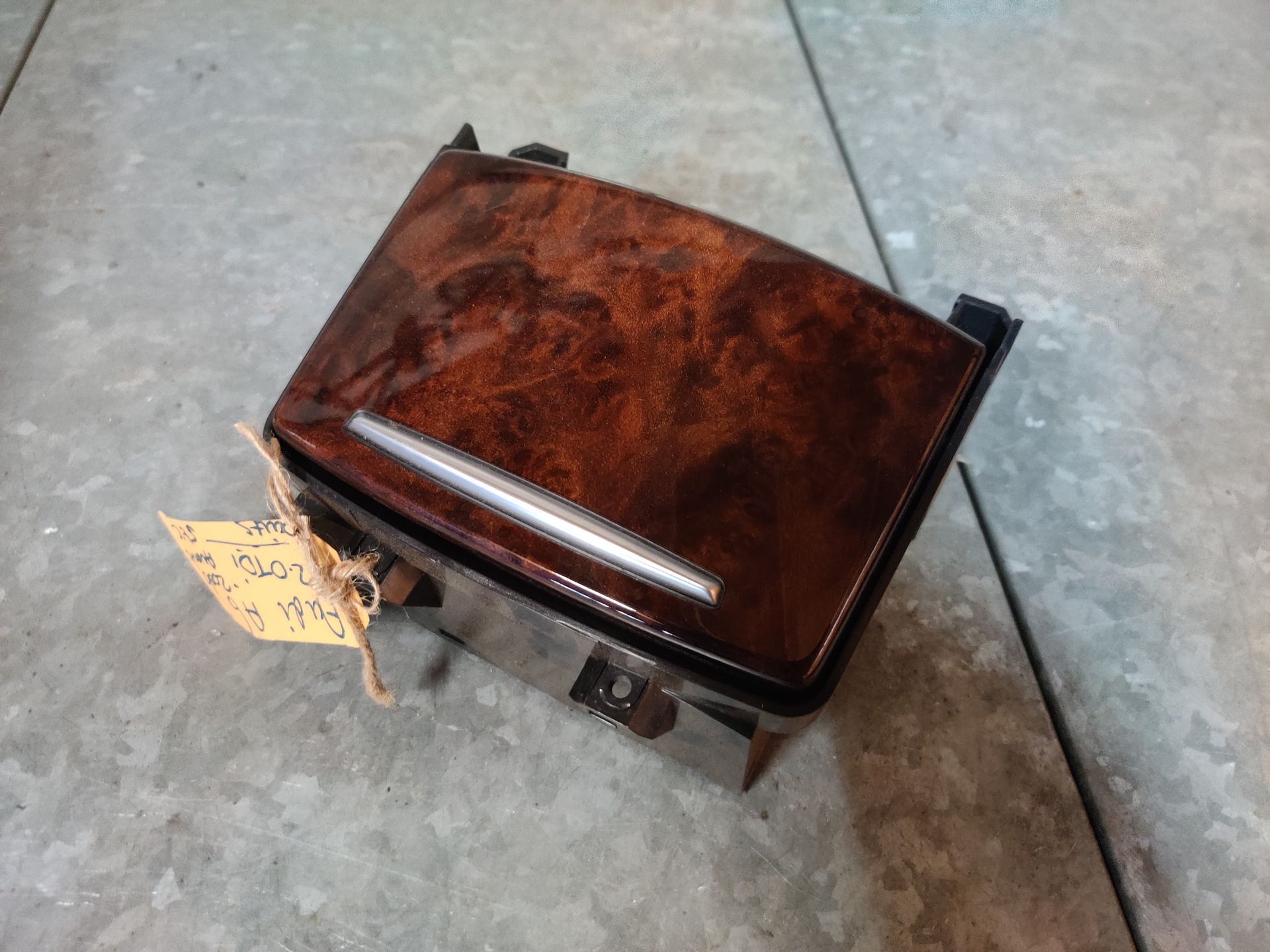 Bekerhouder, Audi A6 onderdelen te koop bij Stegeman Car Parts in Exel bij Lochem.
