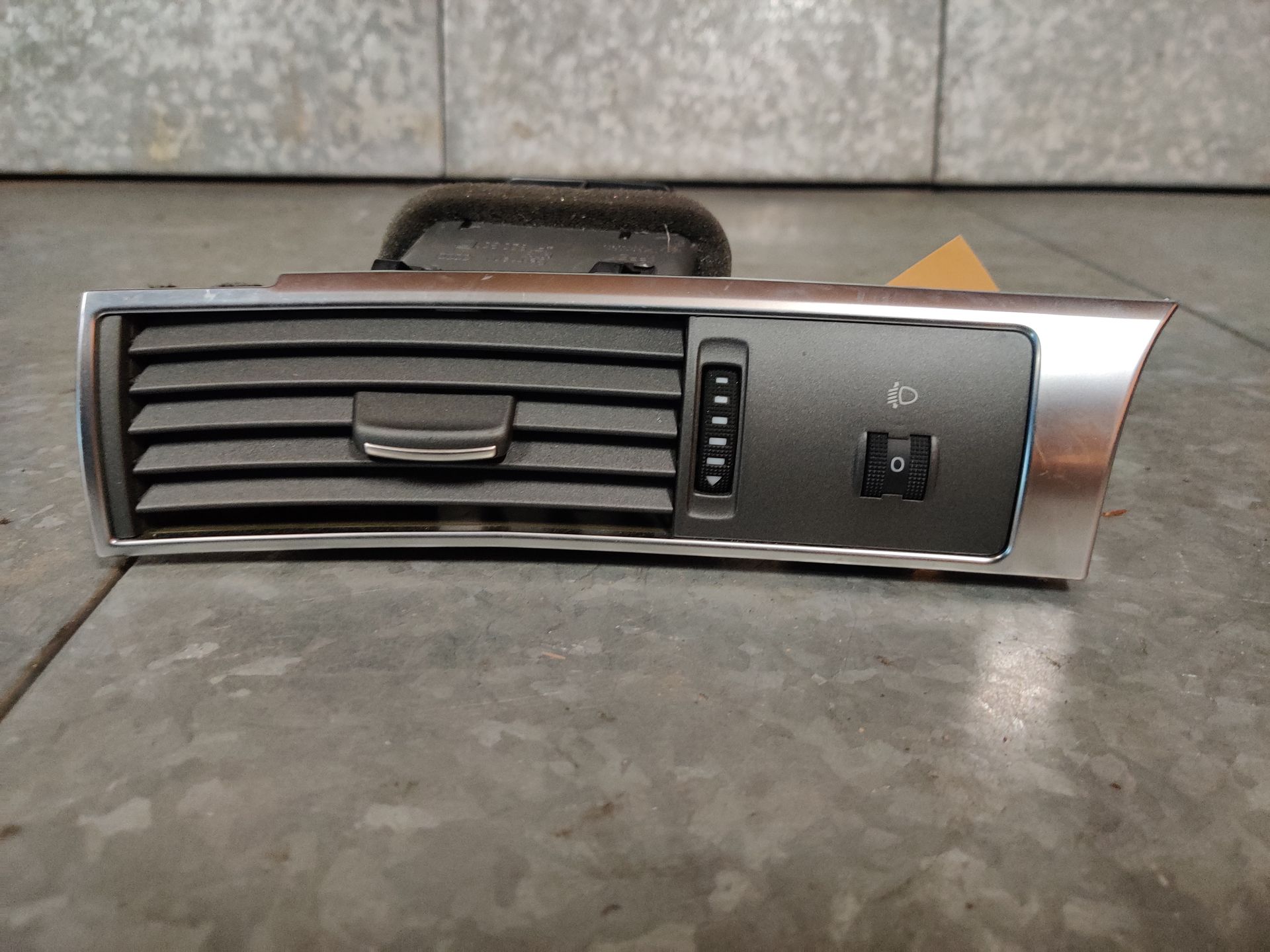 Ventilatierooster, Audi A6 onderdelen te koop bij Stegeman Car Parts in Exel bij Lochem.
