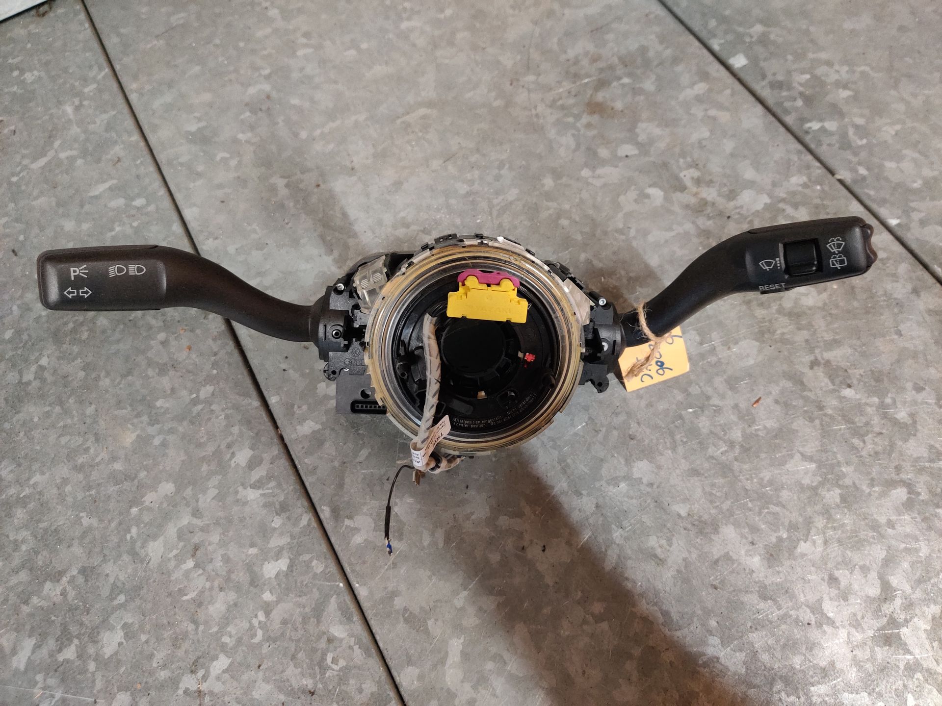 Stuurkolom schakelaar, Audi A6 onderdelen te koop bij Stegeman Car Parts in Exel bij Lochem.