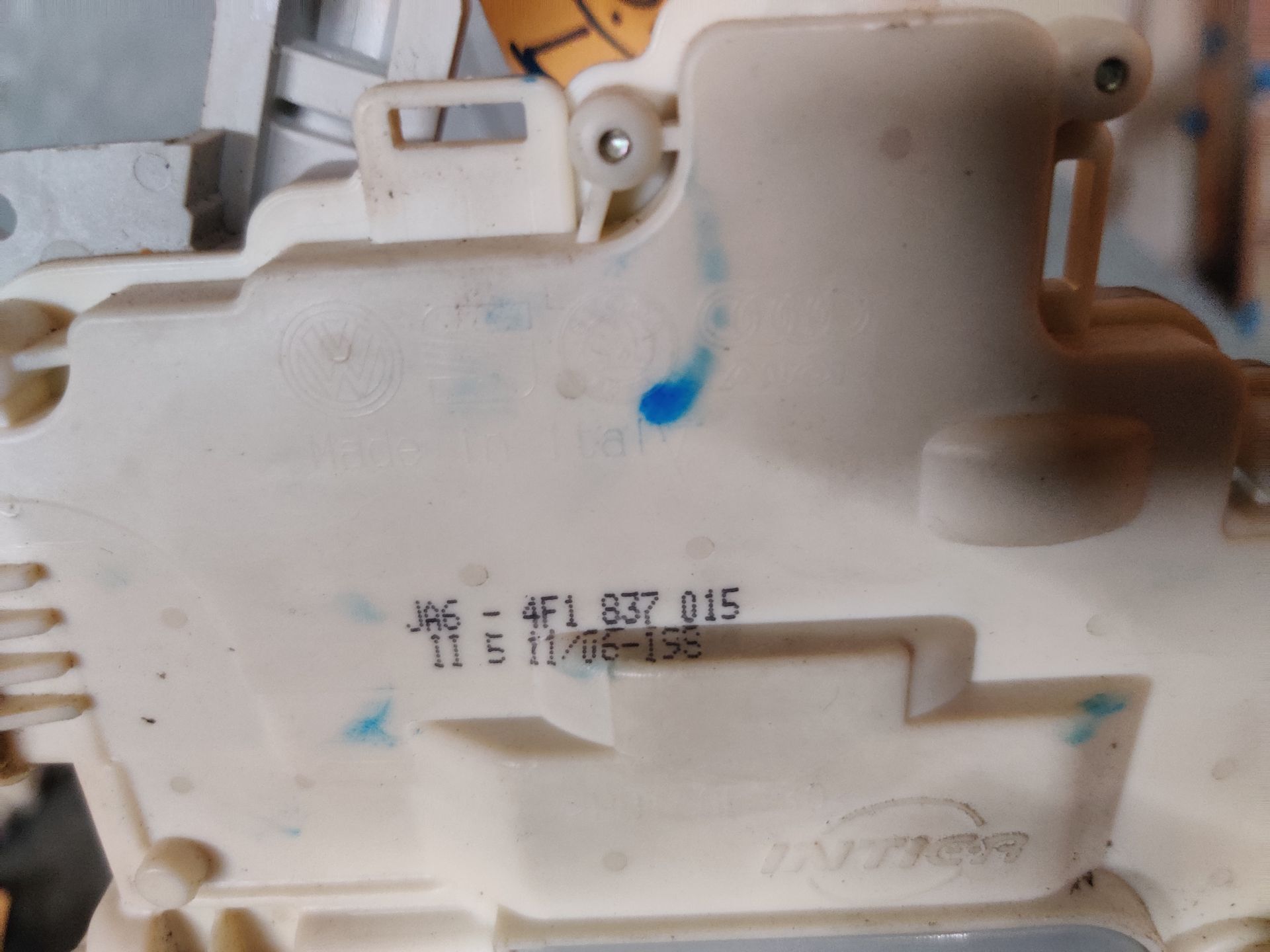 Audi A6 deurslot vangers te koop bij Stegeman Car Parts in Exel bij Lochem.
