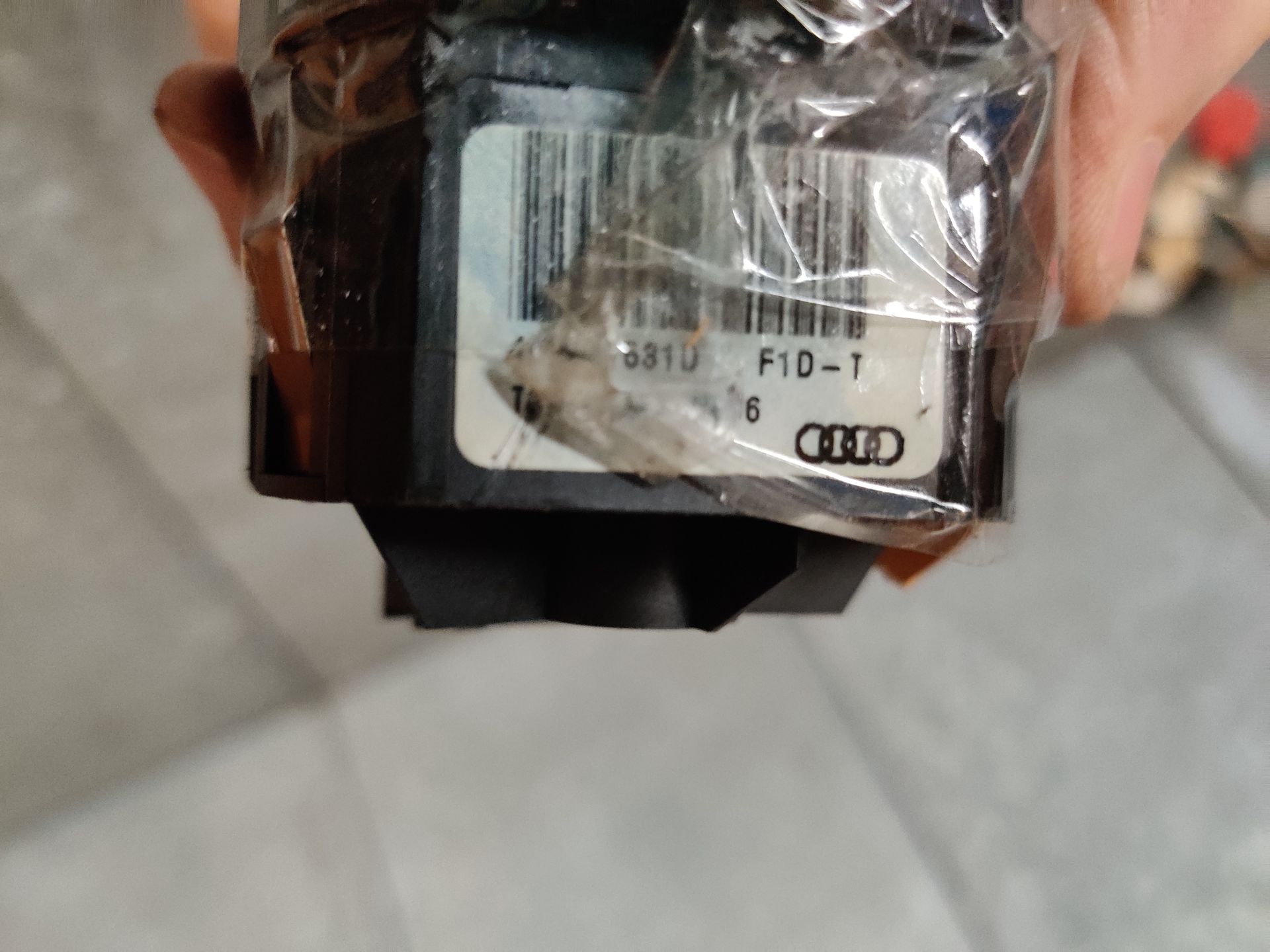 Audi A6 lichtschakelaar te koop bij Stegeman Car Parts in Exel bij Lochem.