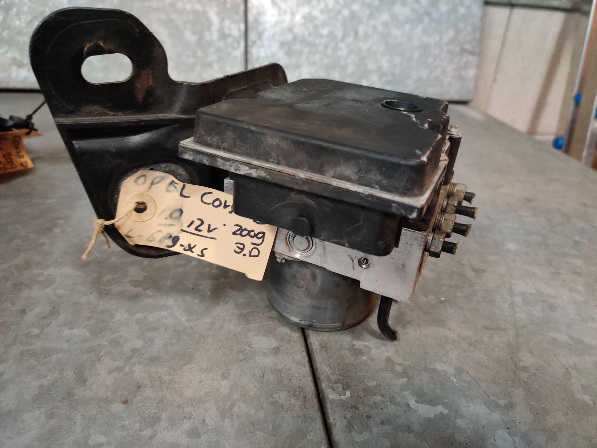 ABS pomp van een Opel Corsa B 1.3 CDTi