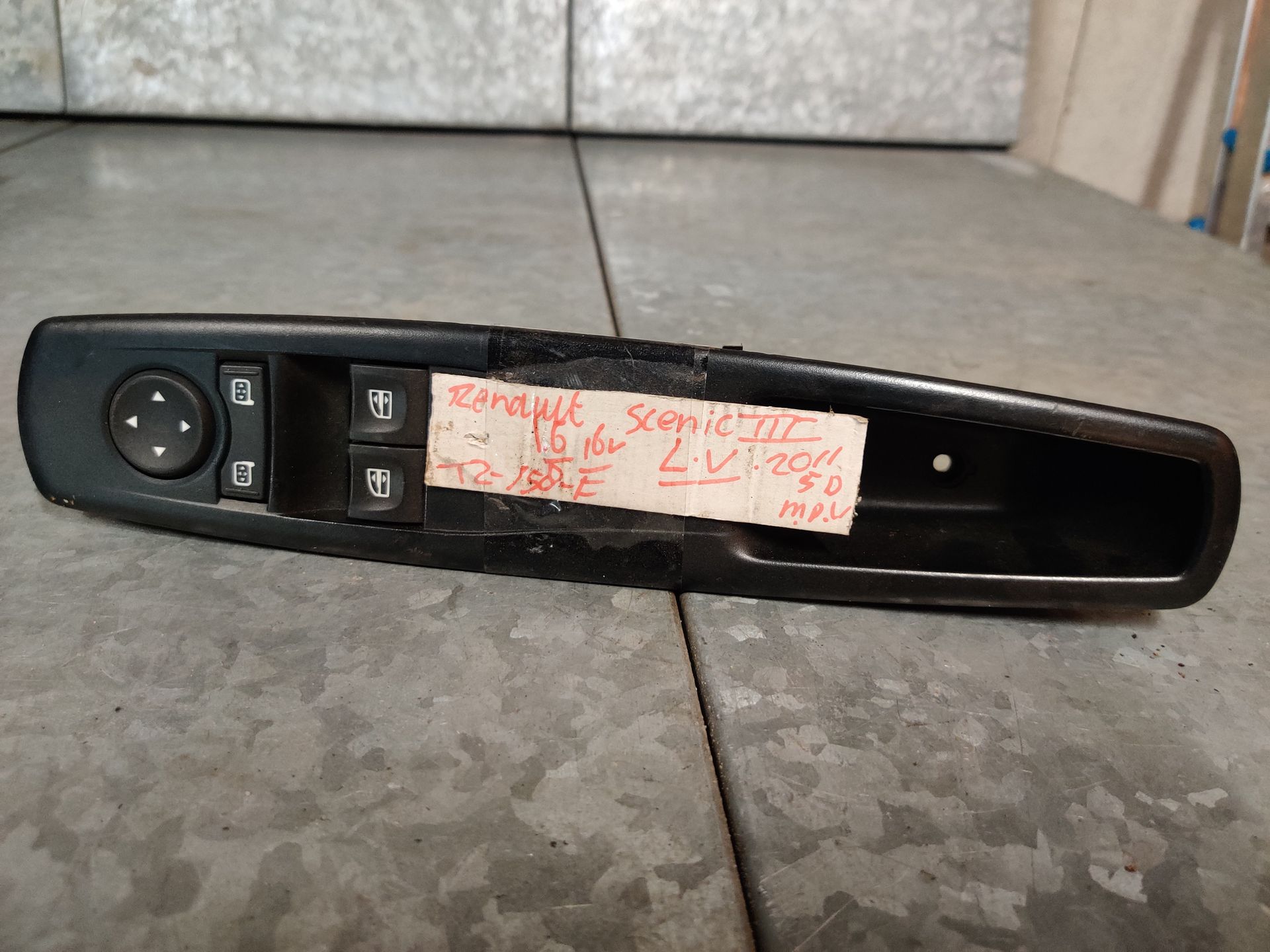Ramen en spiegelschakelaar Renault Scenic III (zit in linker voordeur).