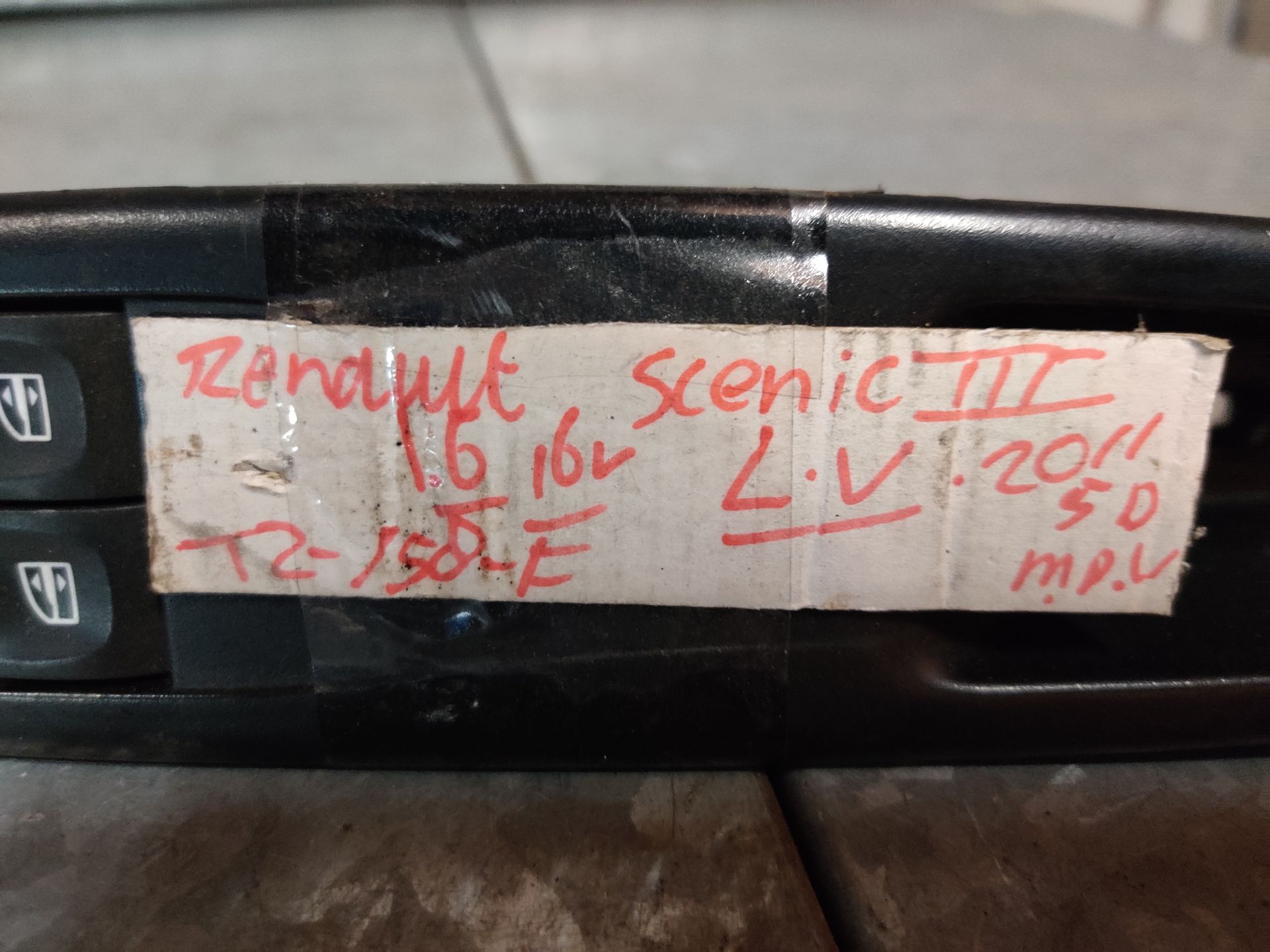 Ramen en spiegelschakelaar Renault Scenic III (zit in linker voordeur).
