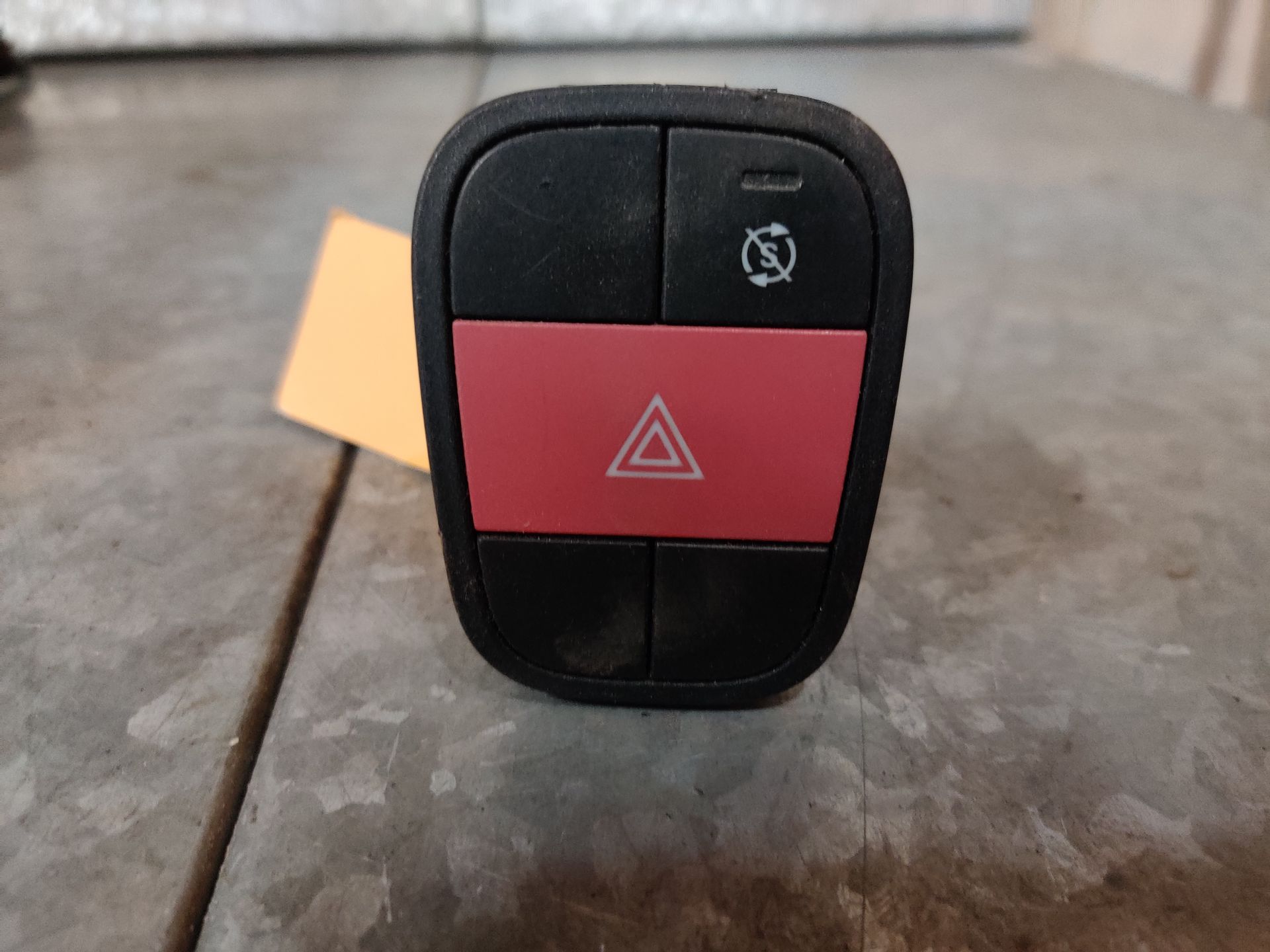 Alarmlicht schakelaar Citroen Nemo 1.3 HDiF (2010).