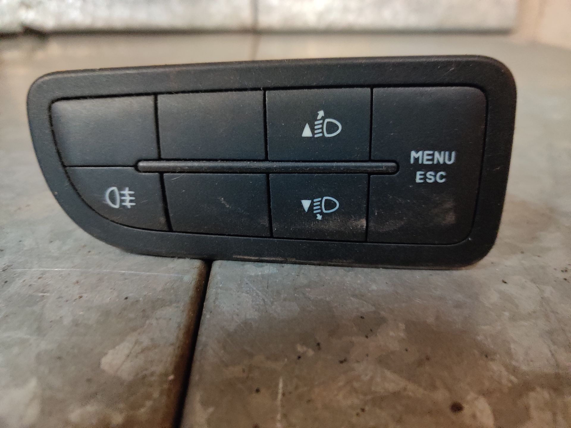 Koplamphoogte schakelaar Citroen Nemo 1.3 HDiF (2010).