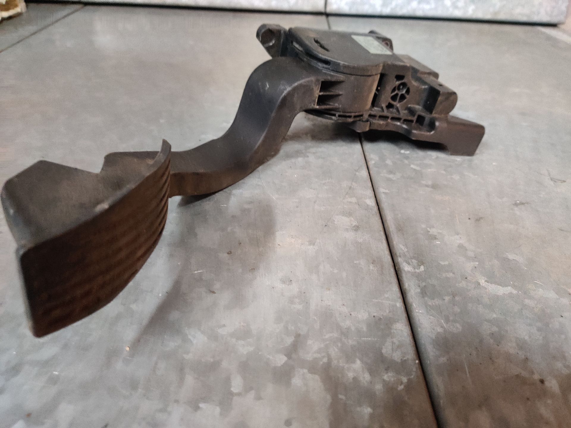 Gaspedaal van een Citroen Nemo 1.3 HDiF.