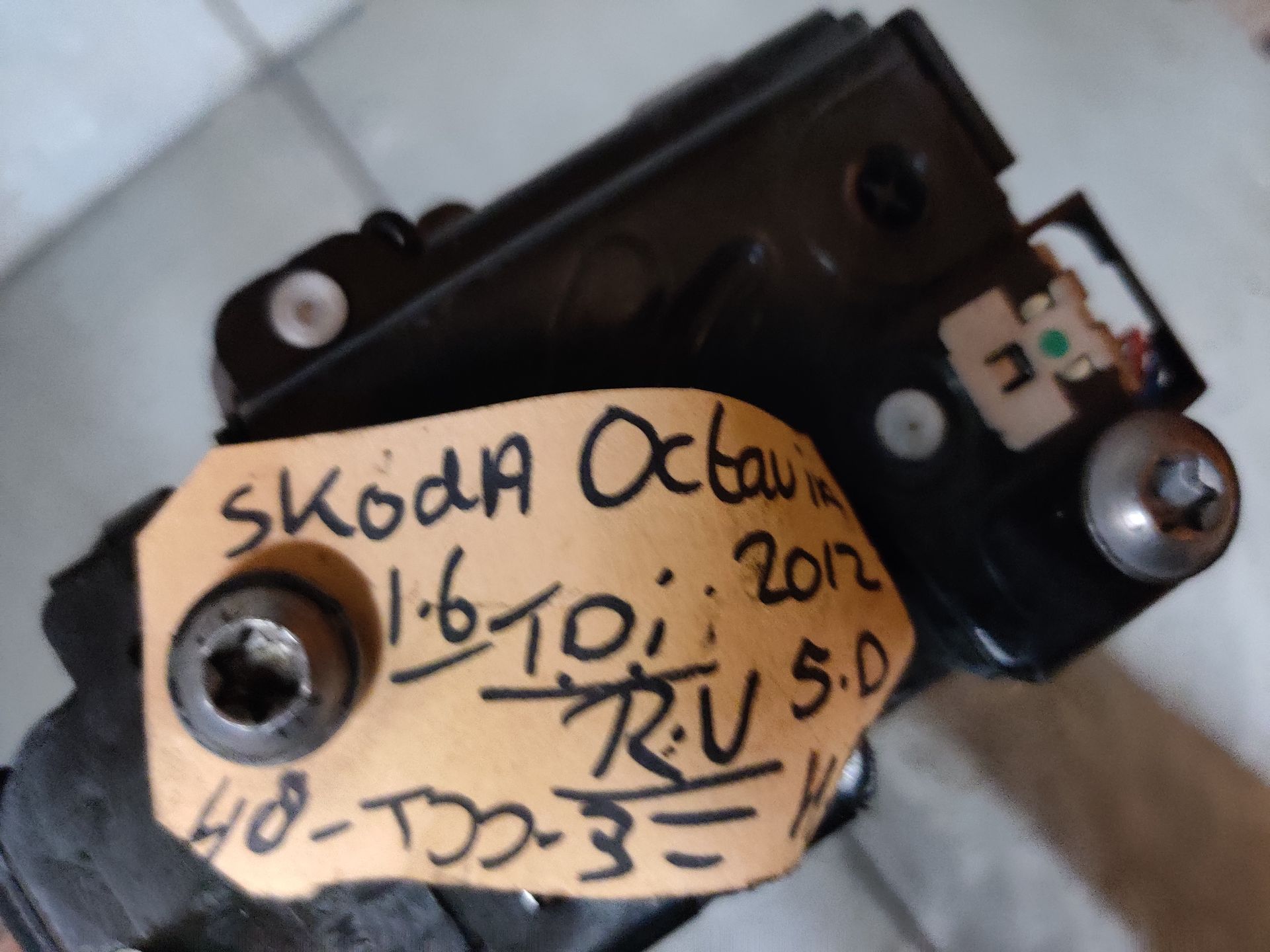 Deurslotvanger Skoda Octavia rechtsvoor.