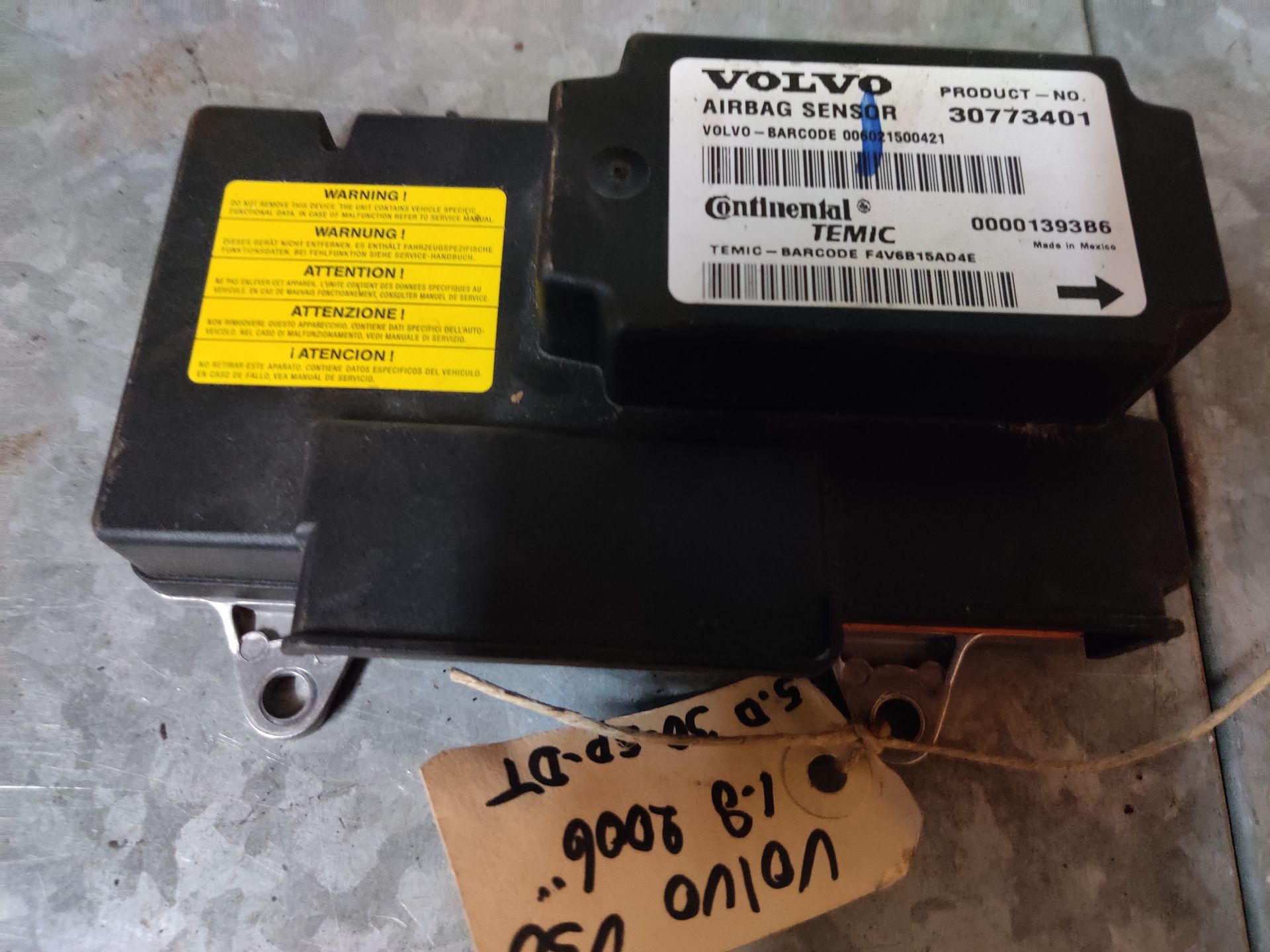 Volvo V50 computer airbag sensor (2006).