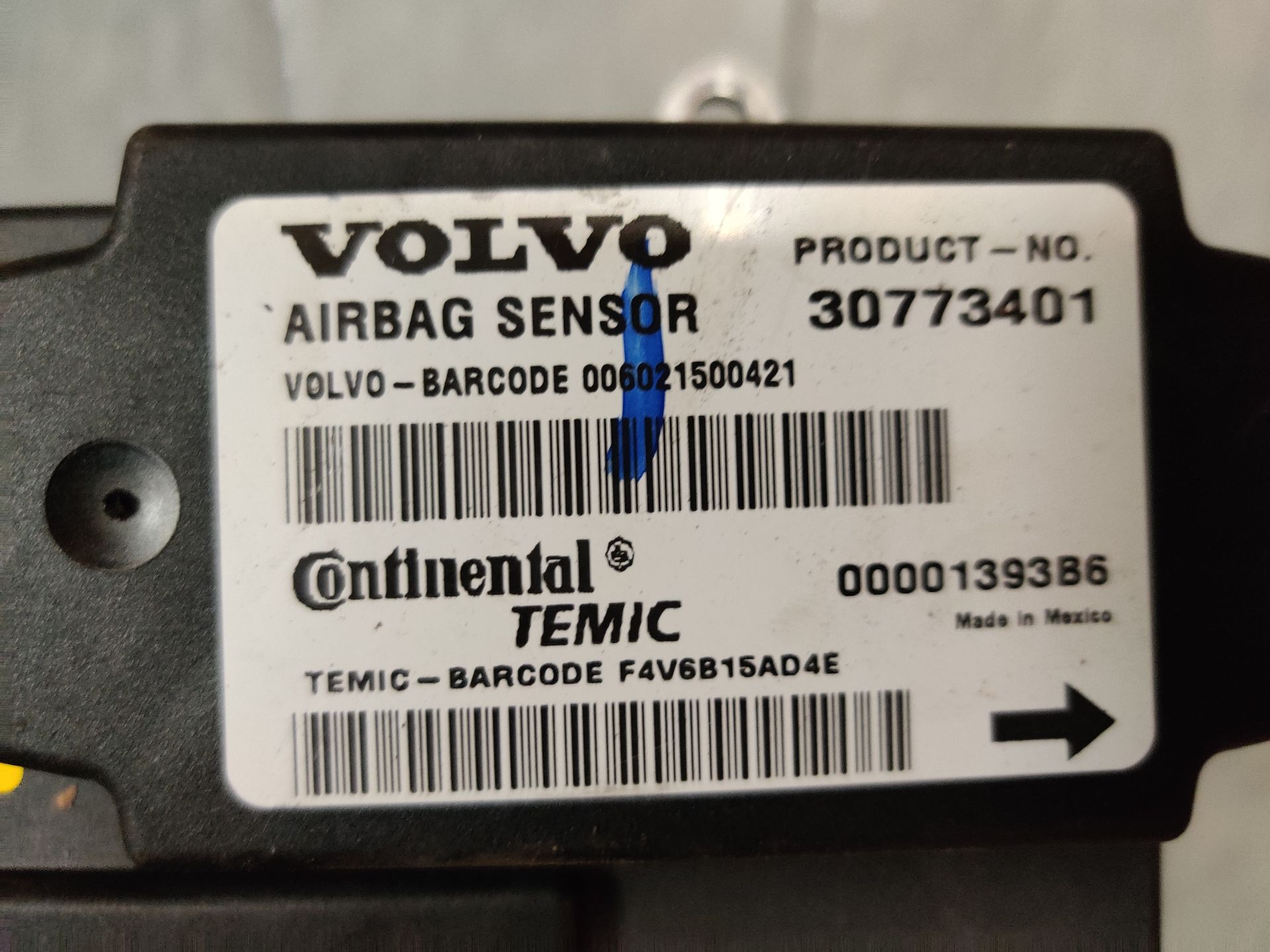 Volvo V50 computer airbag sensor (2006).