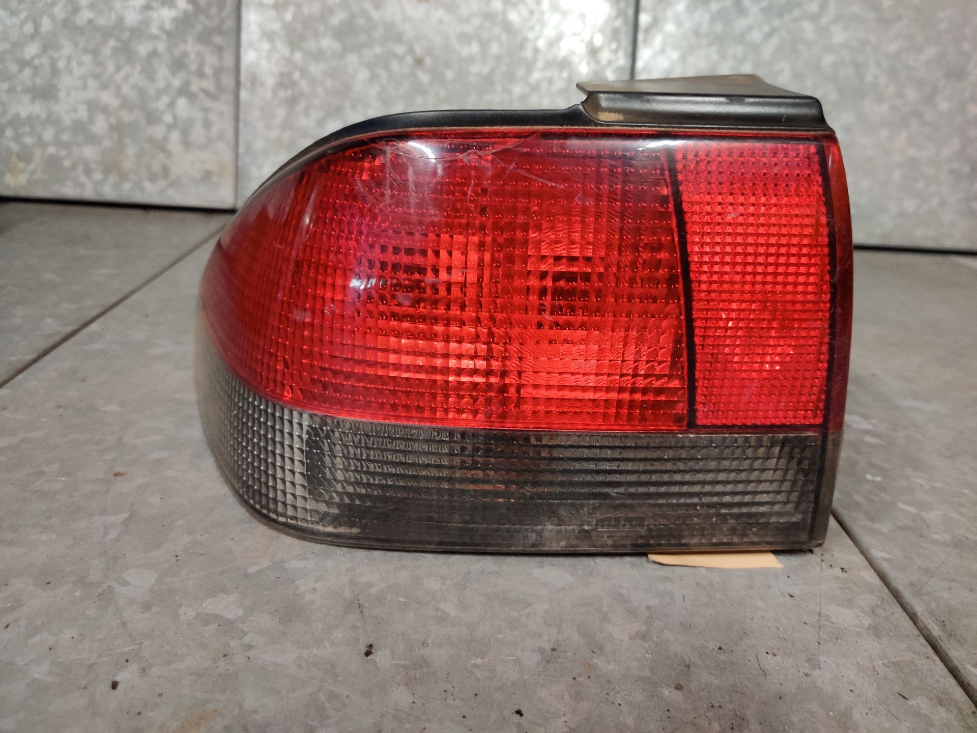 Saab 900 linker achterlicht van een 1997