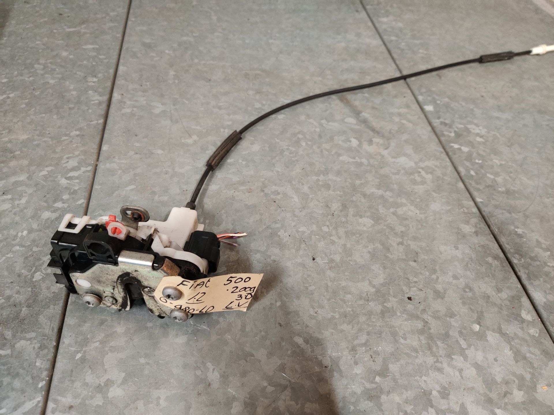Fiat 500 deurslot vanger links