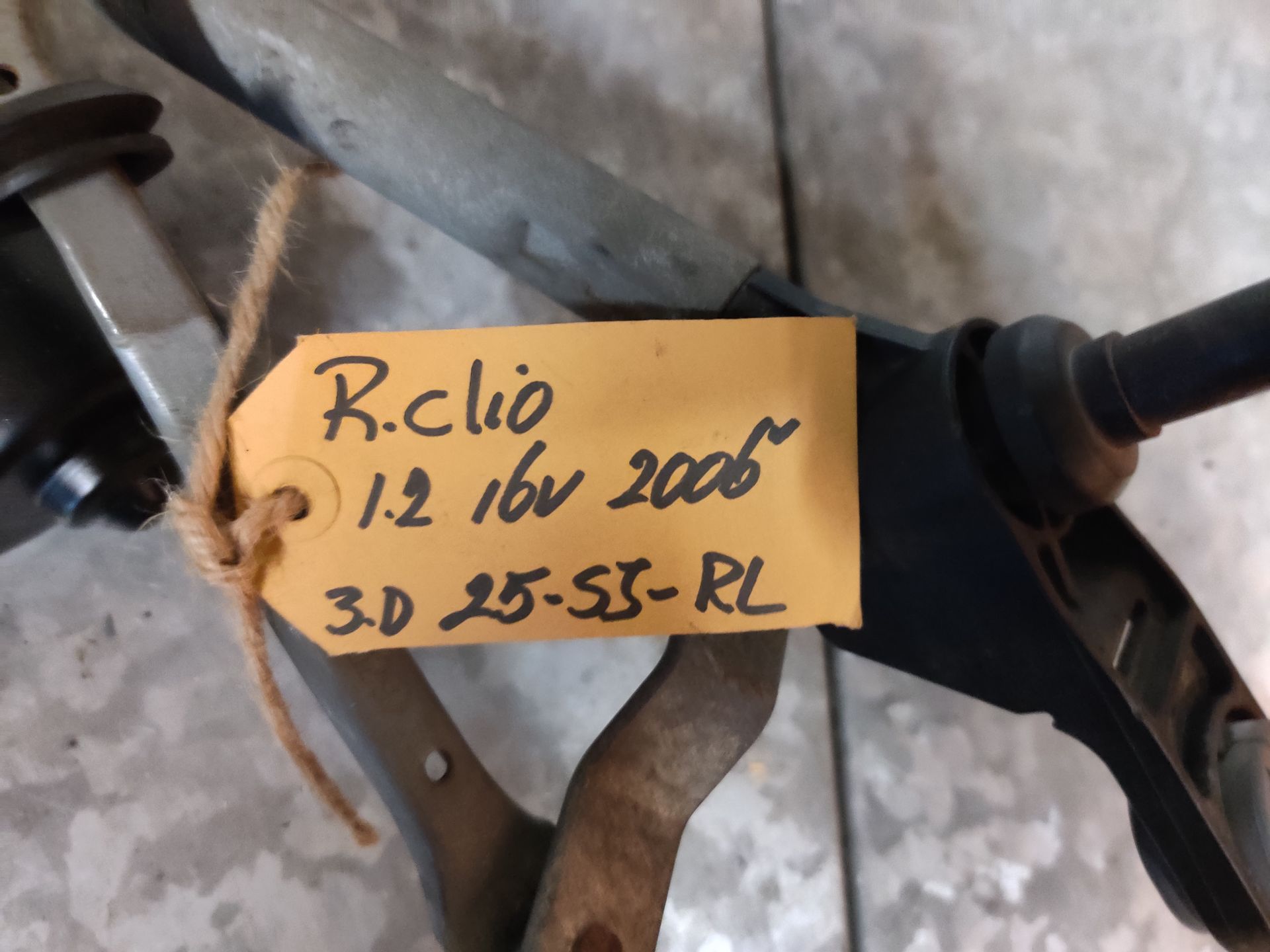 Renault Clio ruitenwissermotor met stangen