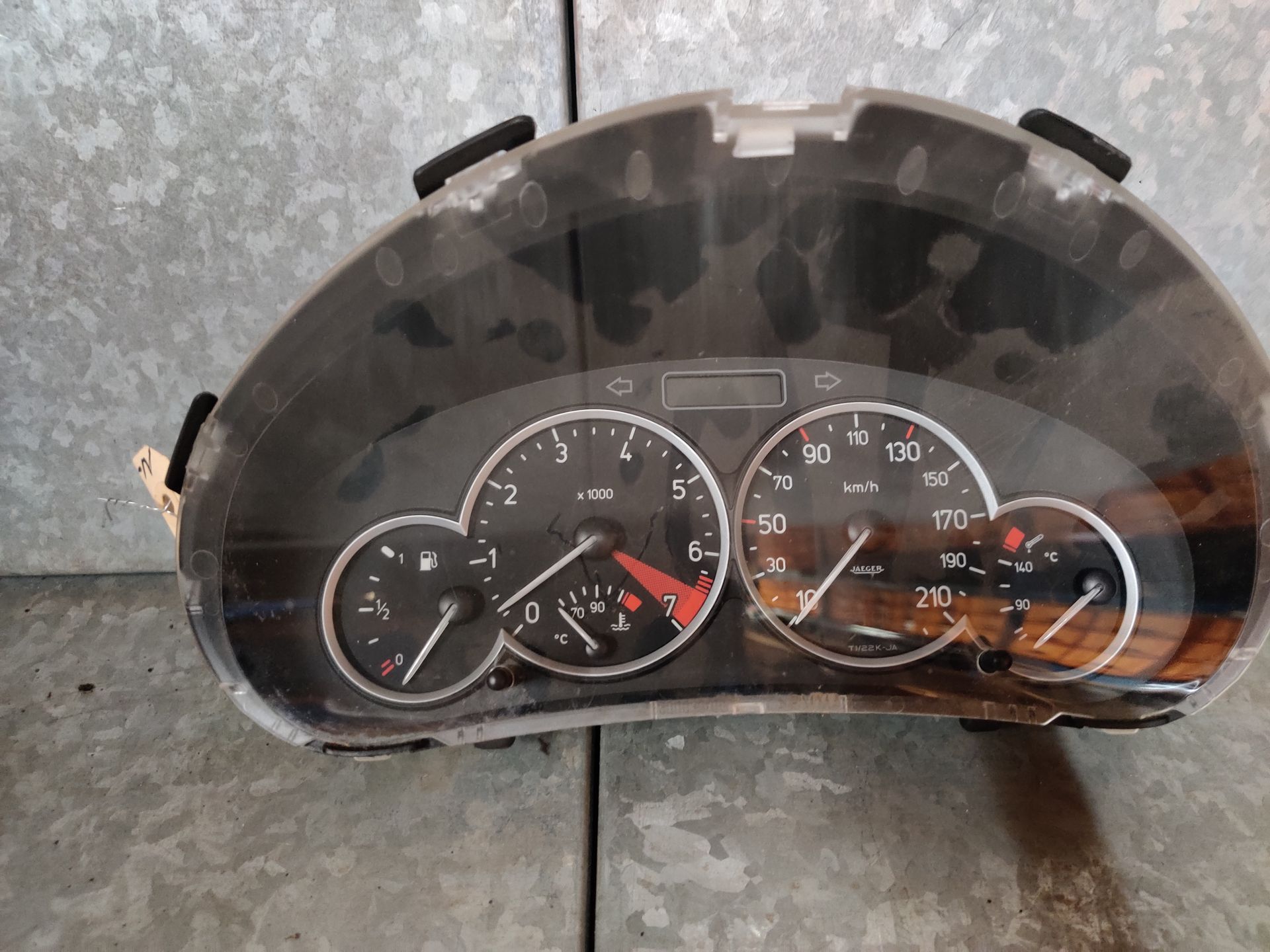Peugeot 206 kilometerteller uit 2008.