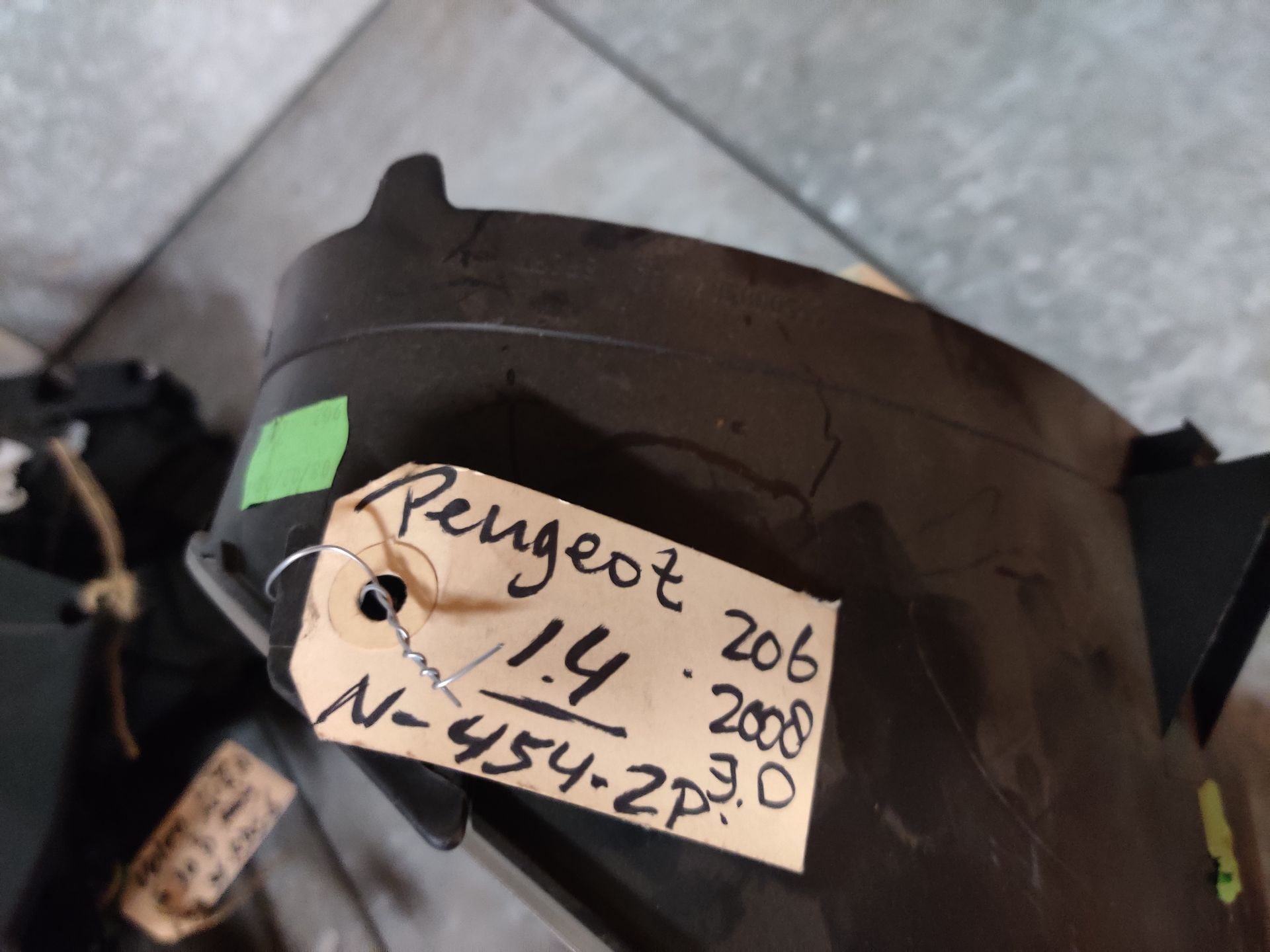 Peugeot 206 kilometerteller uit 2008.