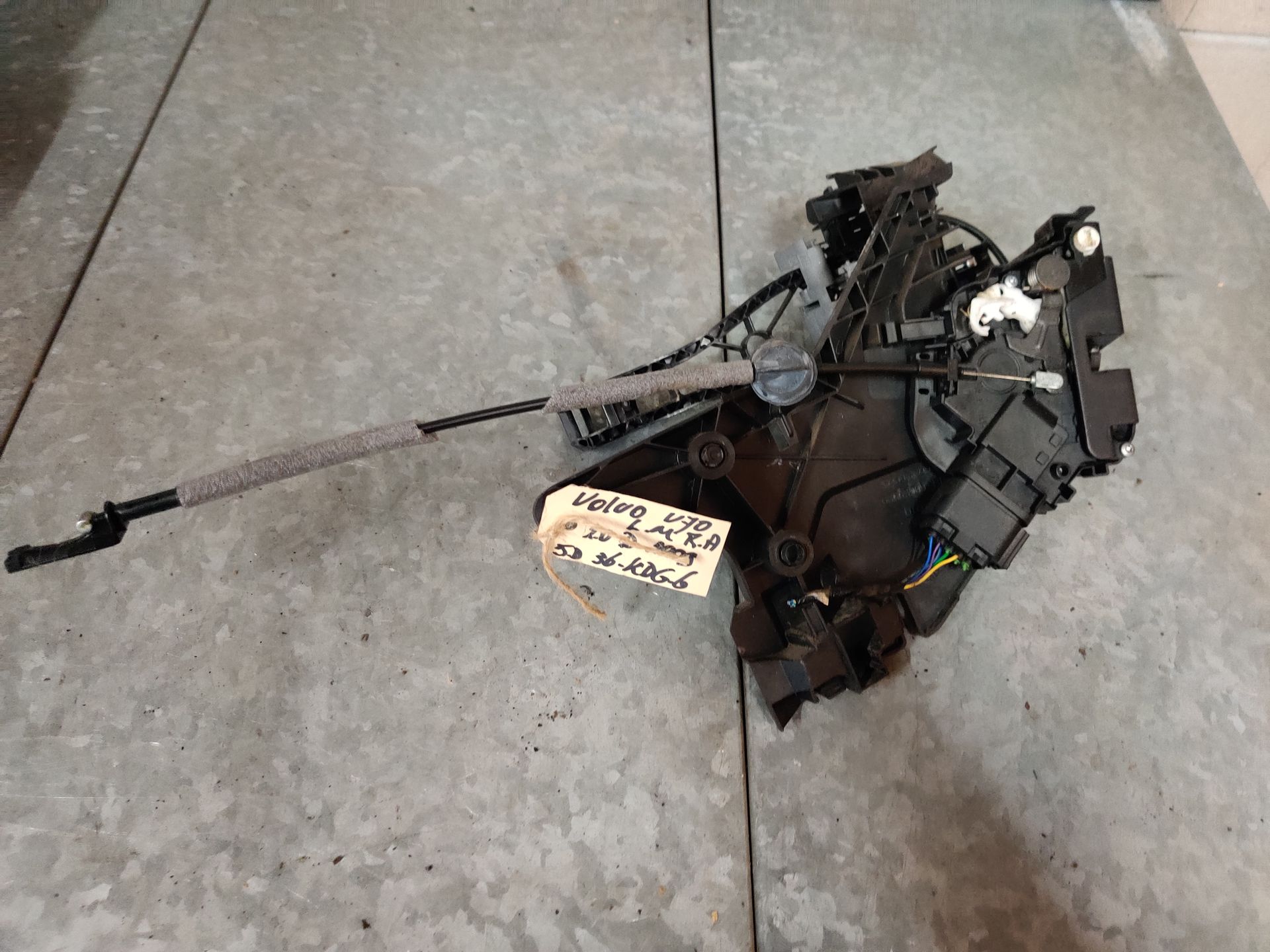 Volvo V70 deurslotvanger met kabels rechtsachter