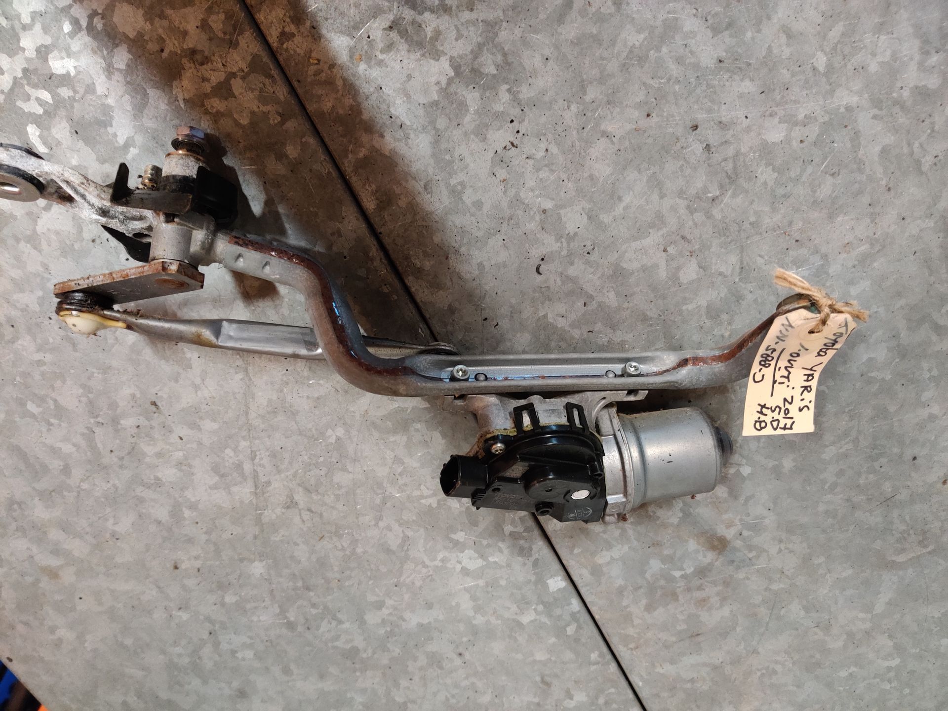 Toyota Yaris ruitenwissermotor met stangen