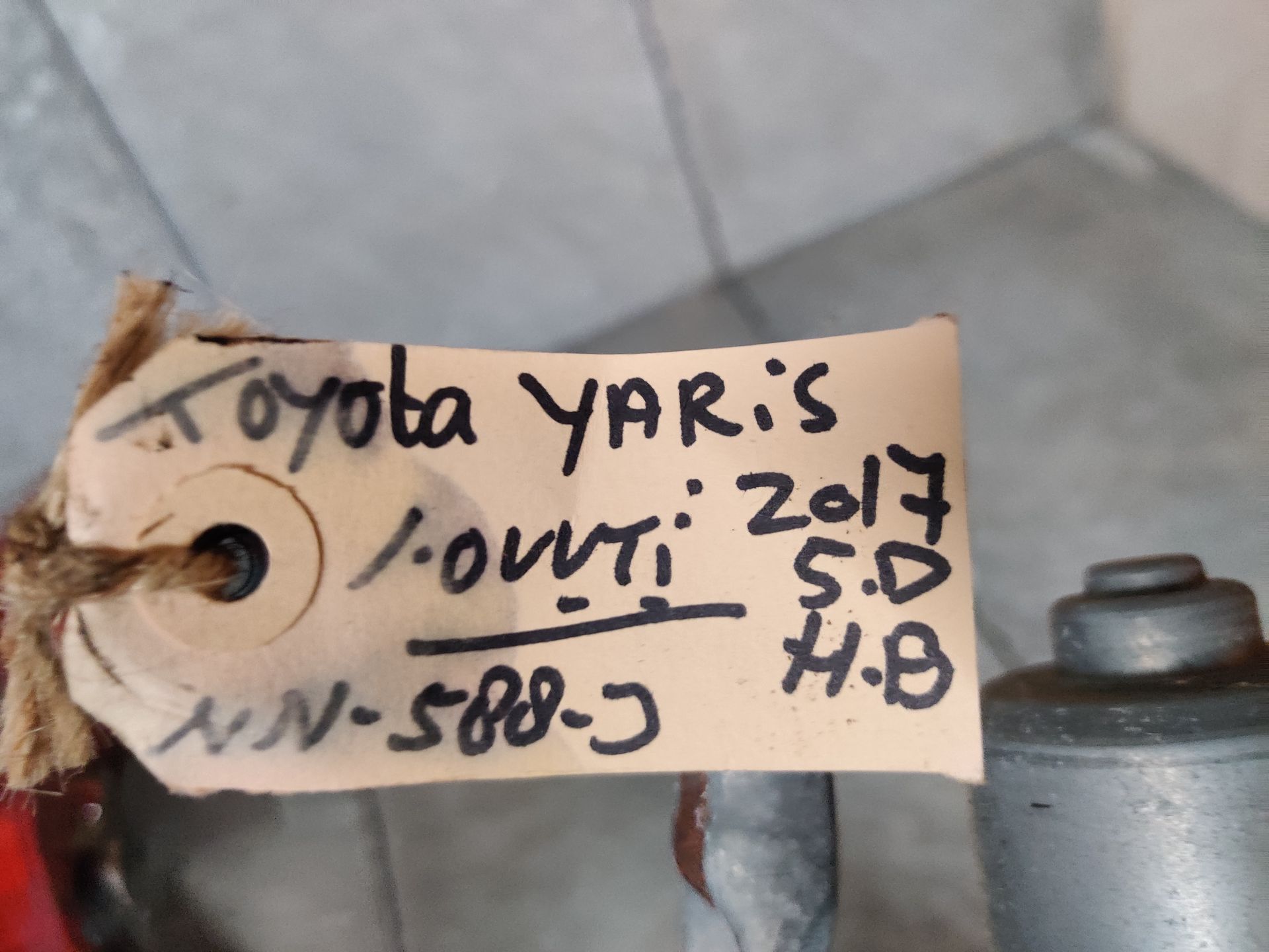 Toyota Yaris ruitenwissermotor met stangen