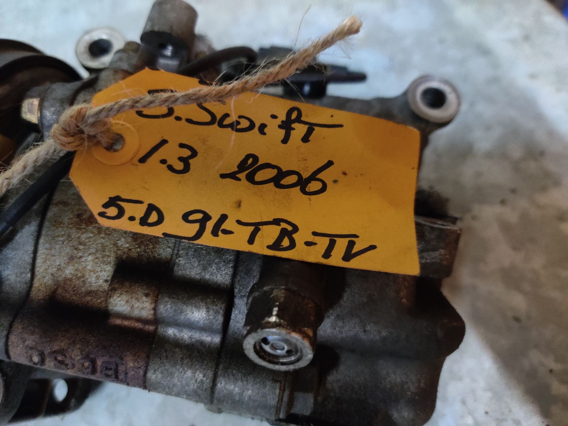 Suzuki Swift airco compressor van een 1.3