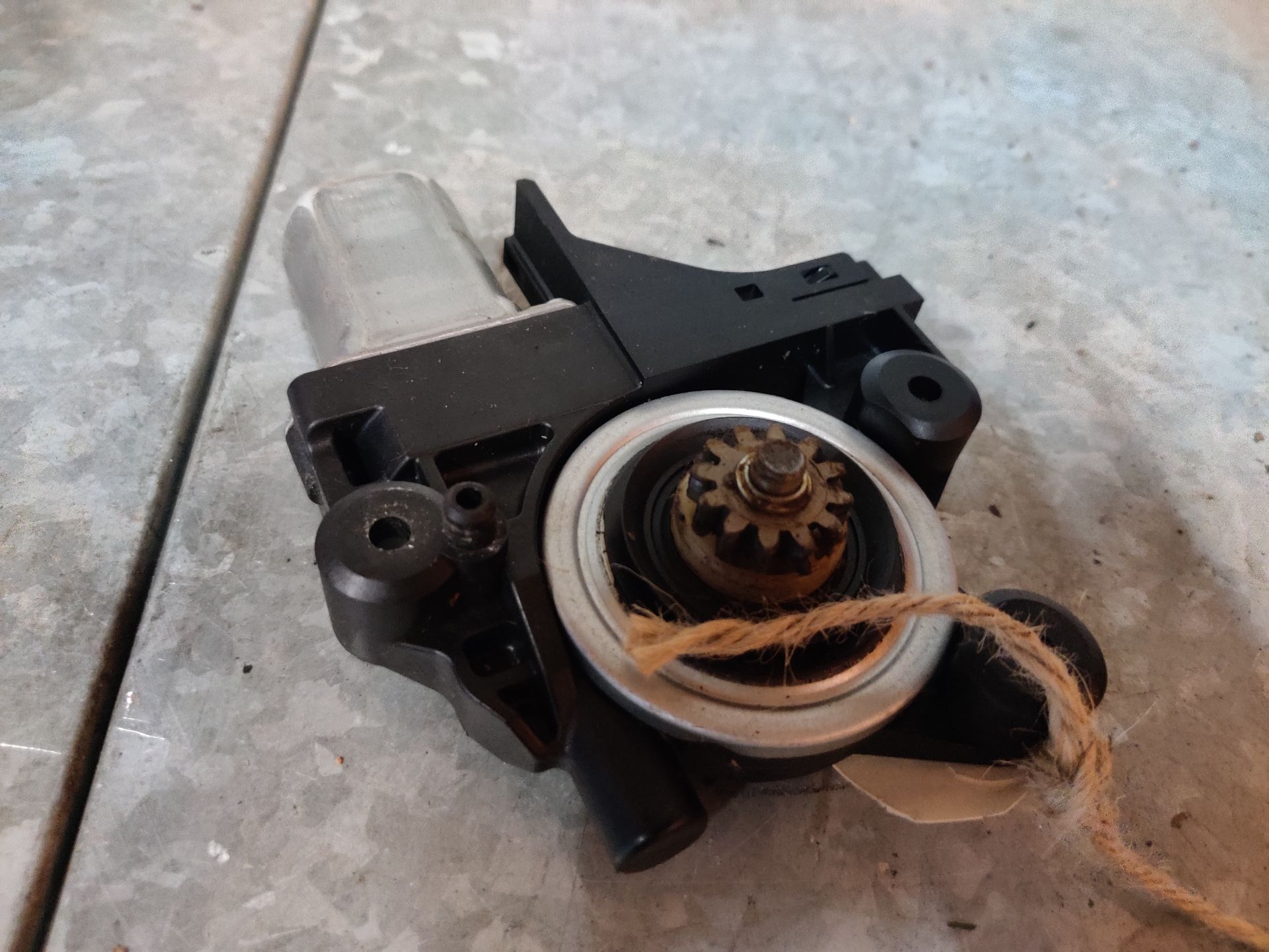 Volvo V70 raammotor linksachter (2009)