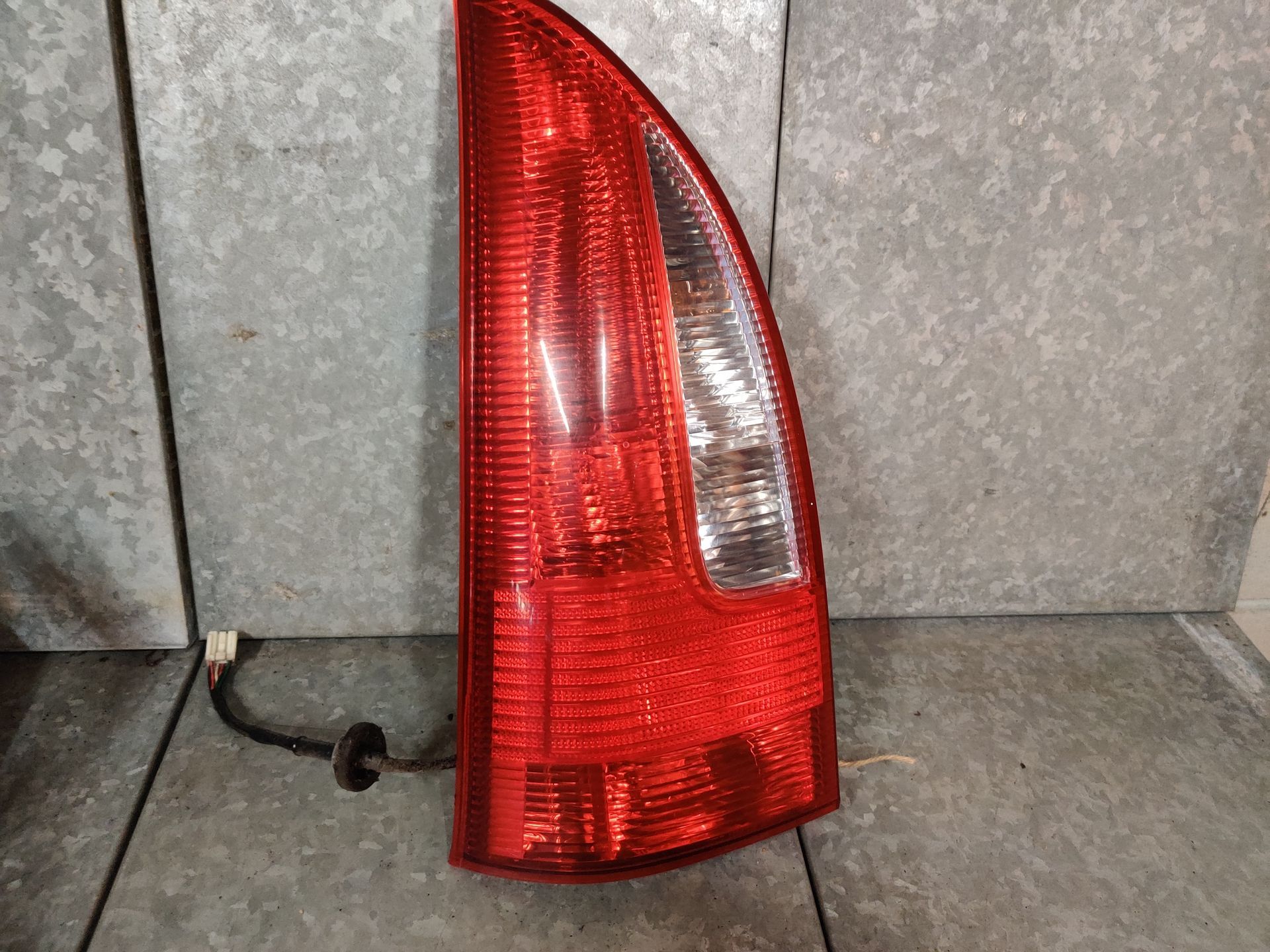 Nissan Premacy linker achterlicht (2001).