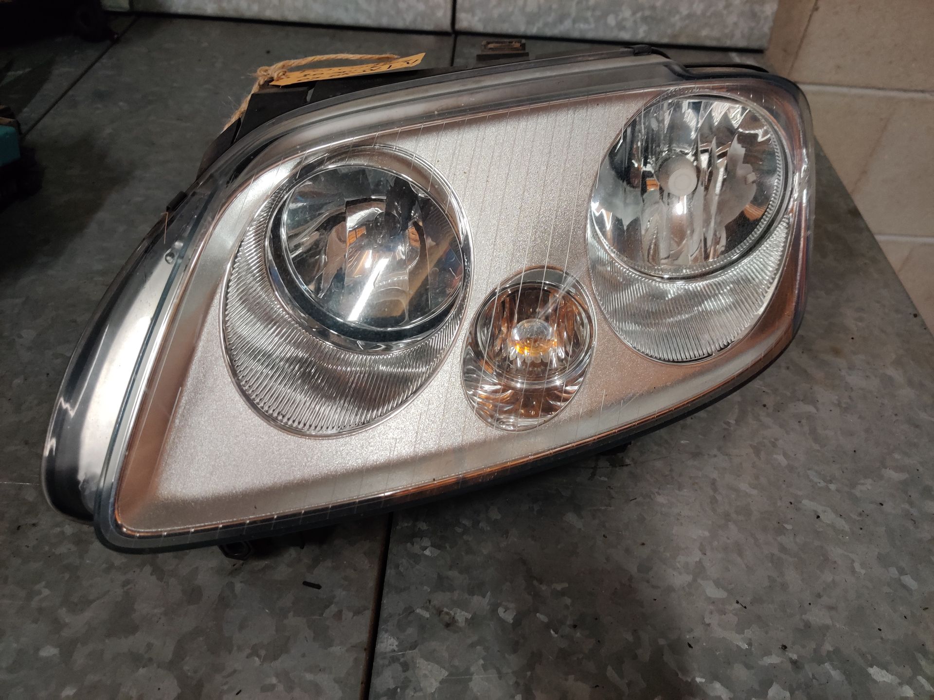VW Caddy linker koplamp van een 2.0 SDi