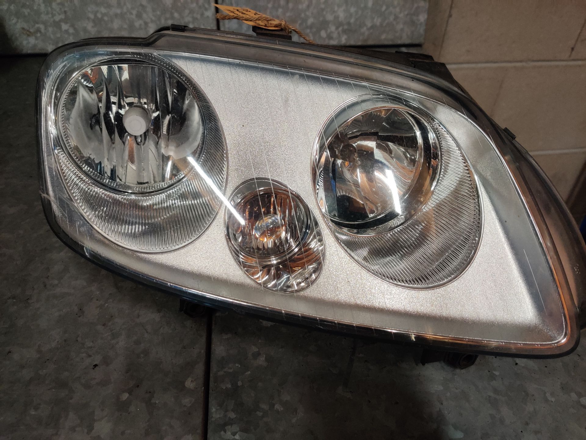 VW Caddy rechter koplamp van een 2.0 SDi