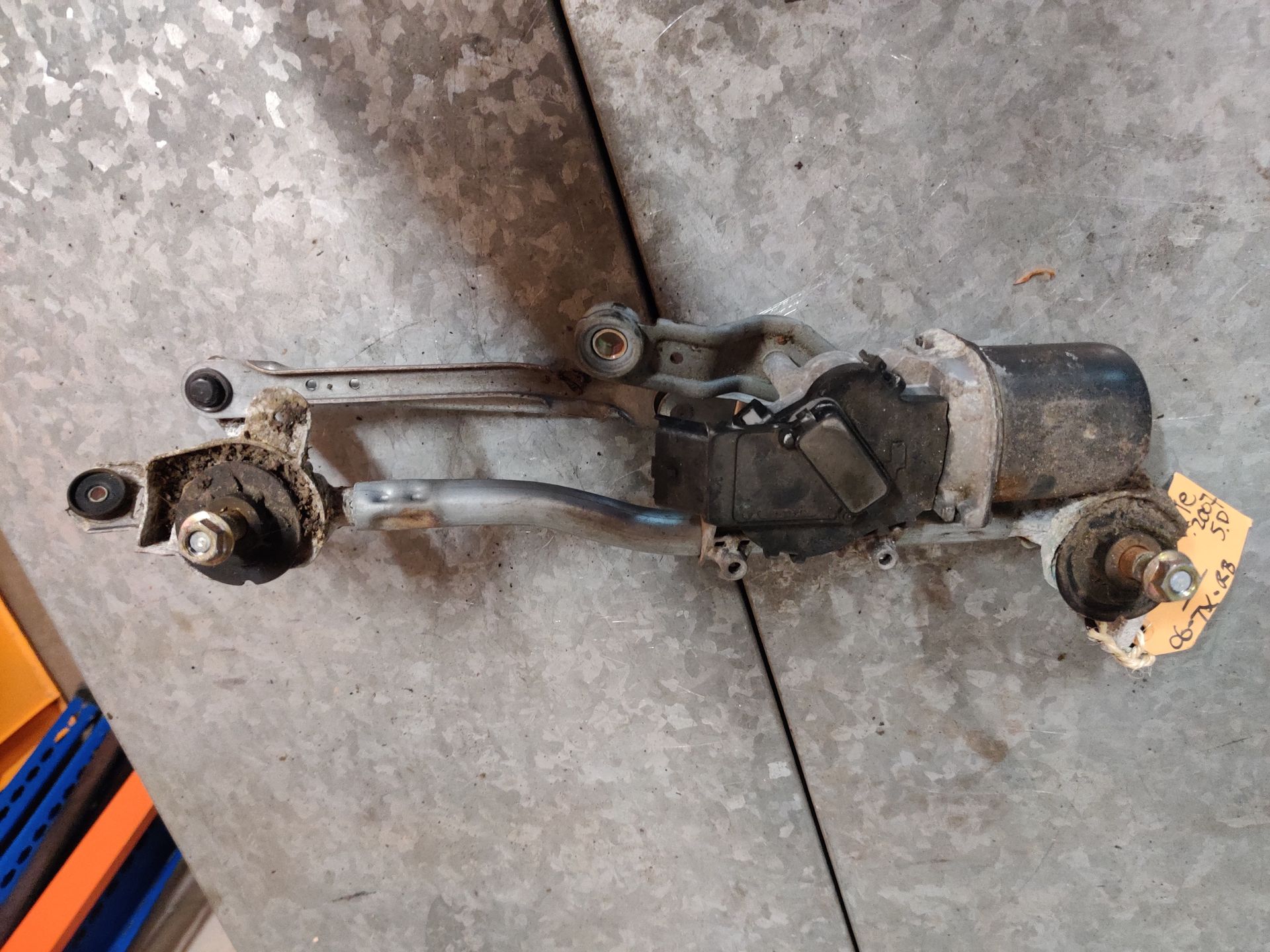 Nissan Note ruitenwissermotor met stangen