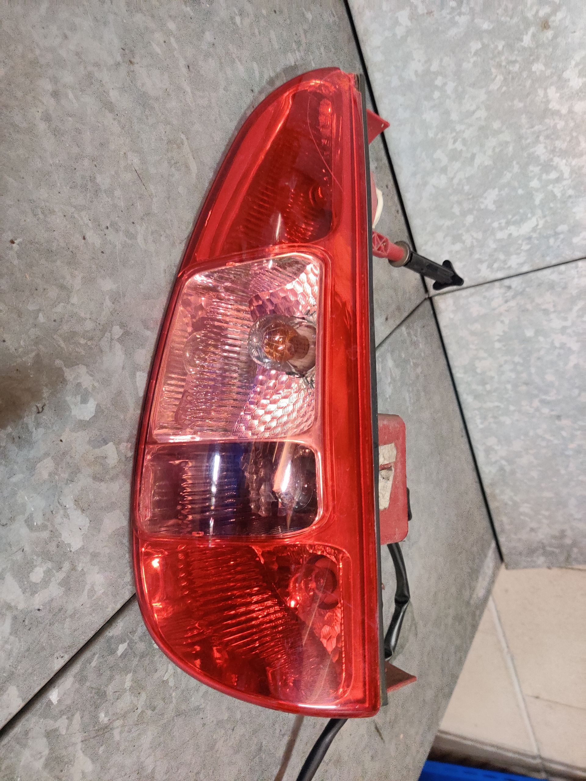 Peugeot 807 linker achterlicht