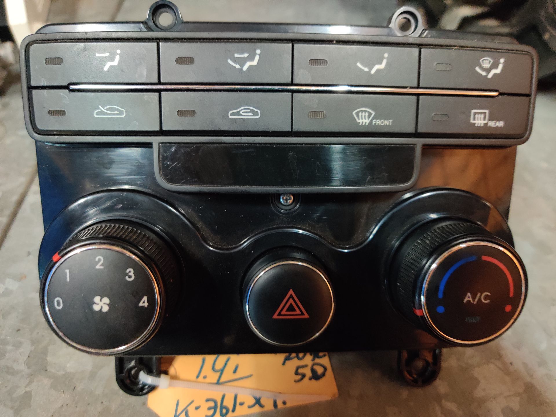 Hyundai i30 middenconsole met airco,