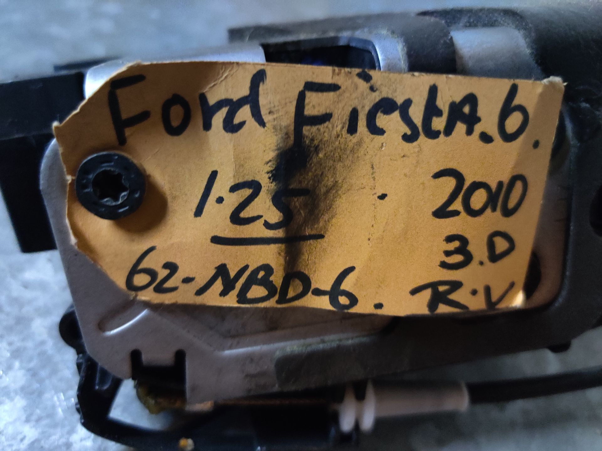 Ford Fiesta 6 rechtsvoor deurslotvanger
