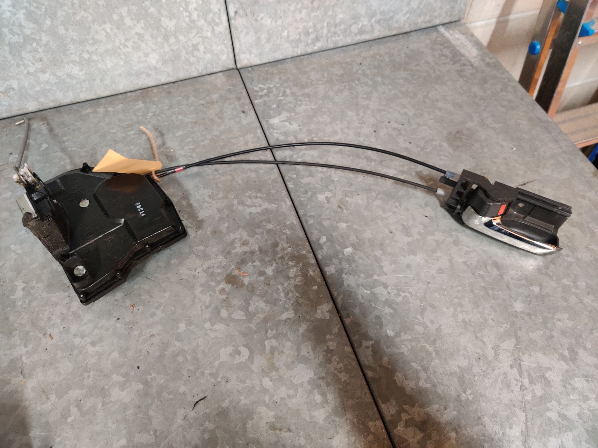 Suzuki Swift deurslot vanger linksvoor