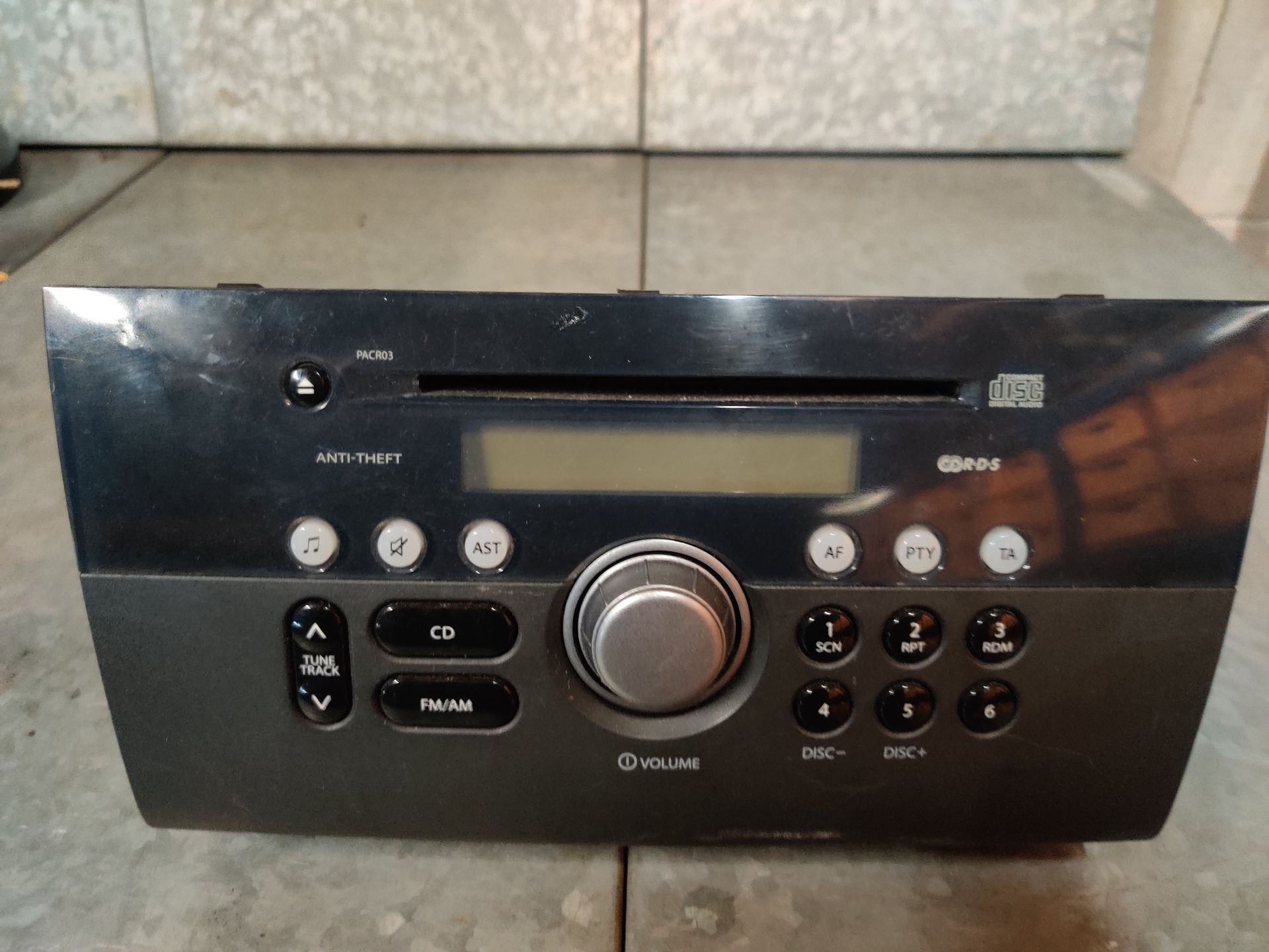 Suzuki Swift radio CD speler (2006).