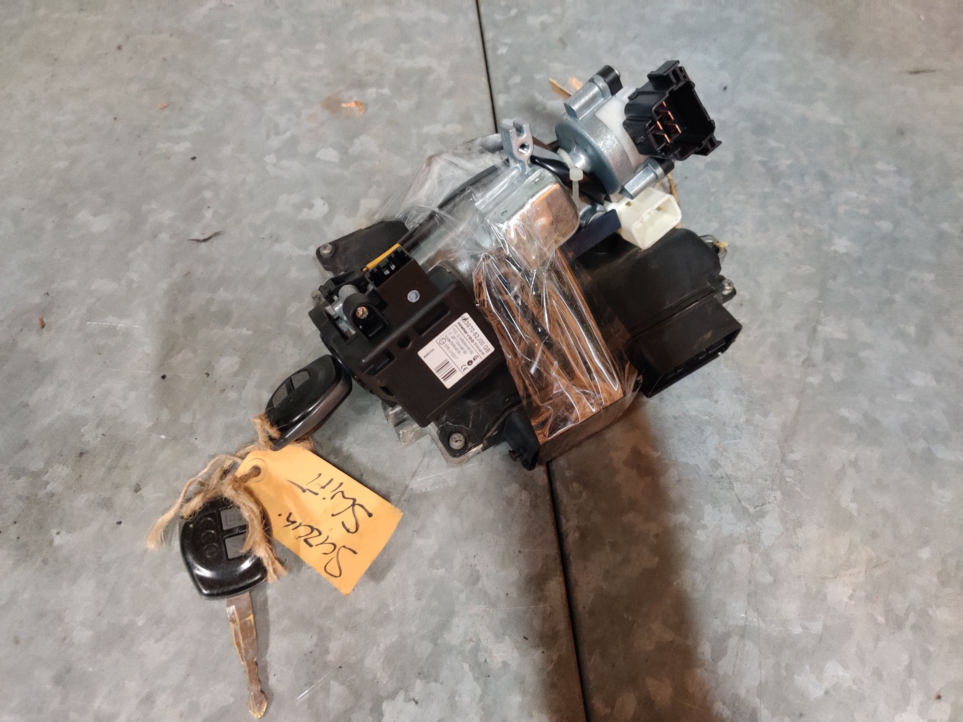 Suzuki Swift 1.3 computer met 2 sleutels