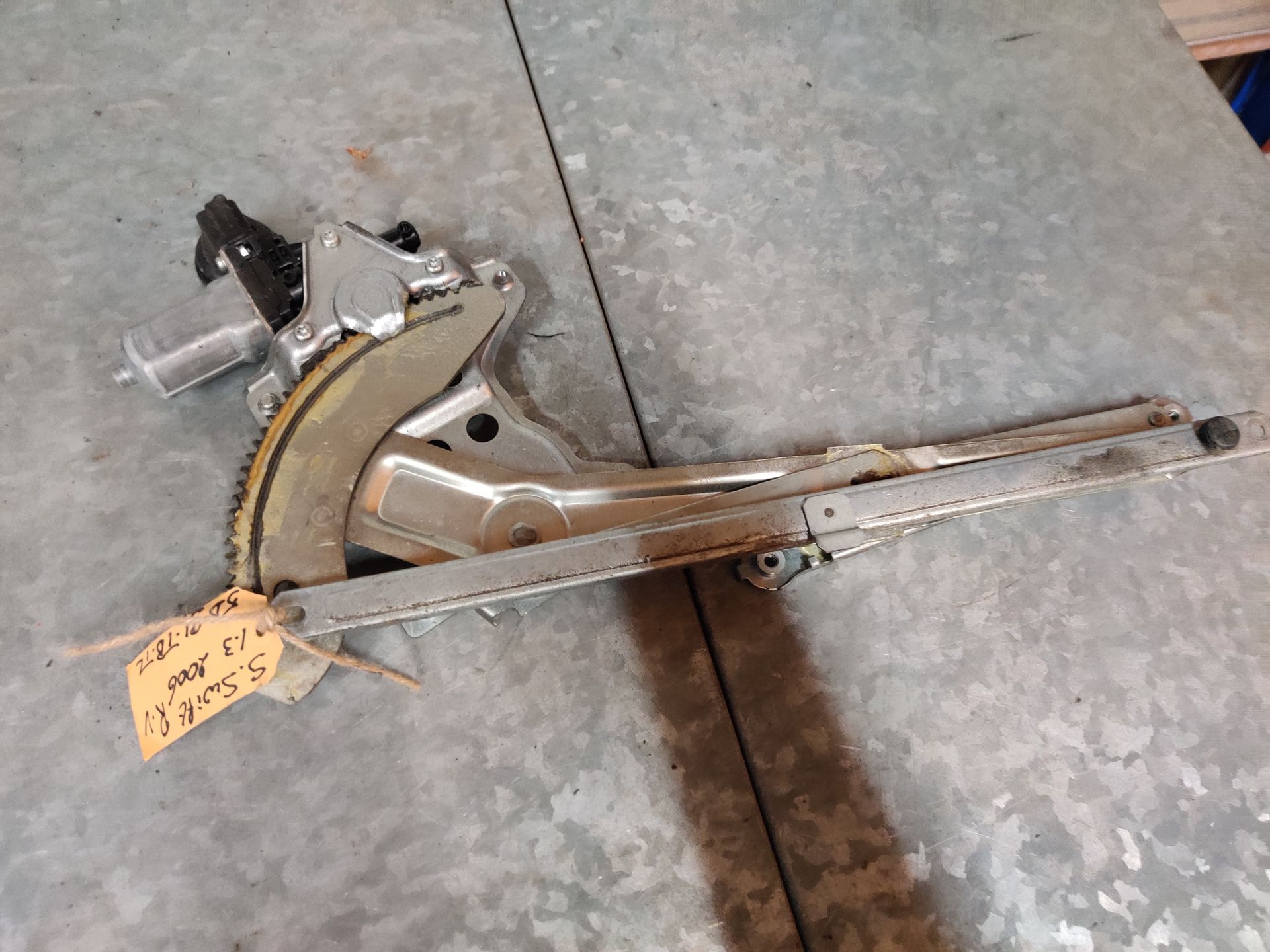 Suzuki Swift raam mechanisme rechtsvoo