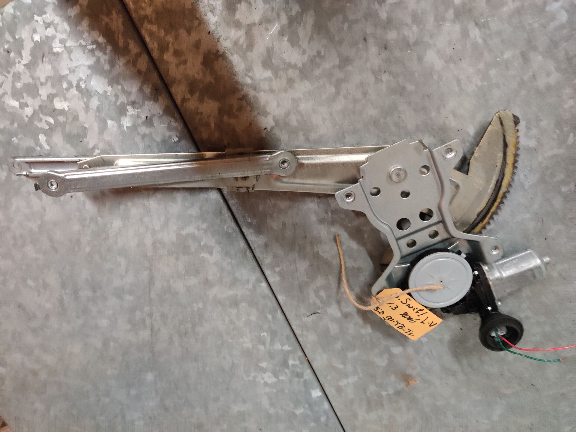 Suzuki Swift raam mechanisme linksvoor