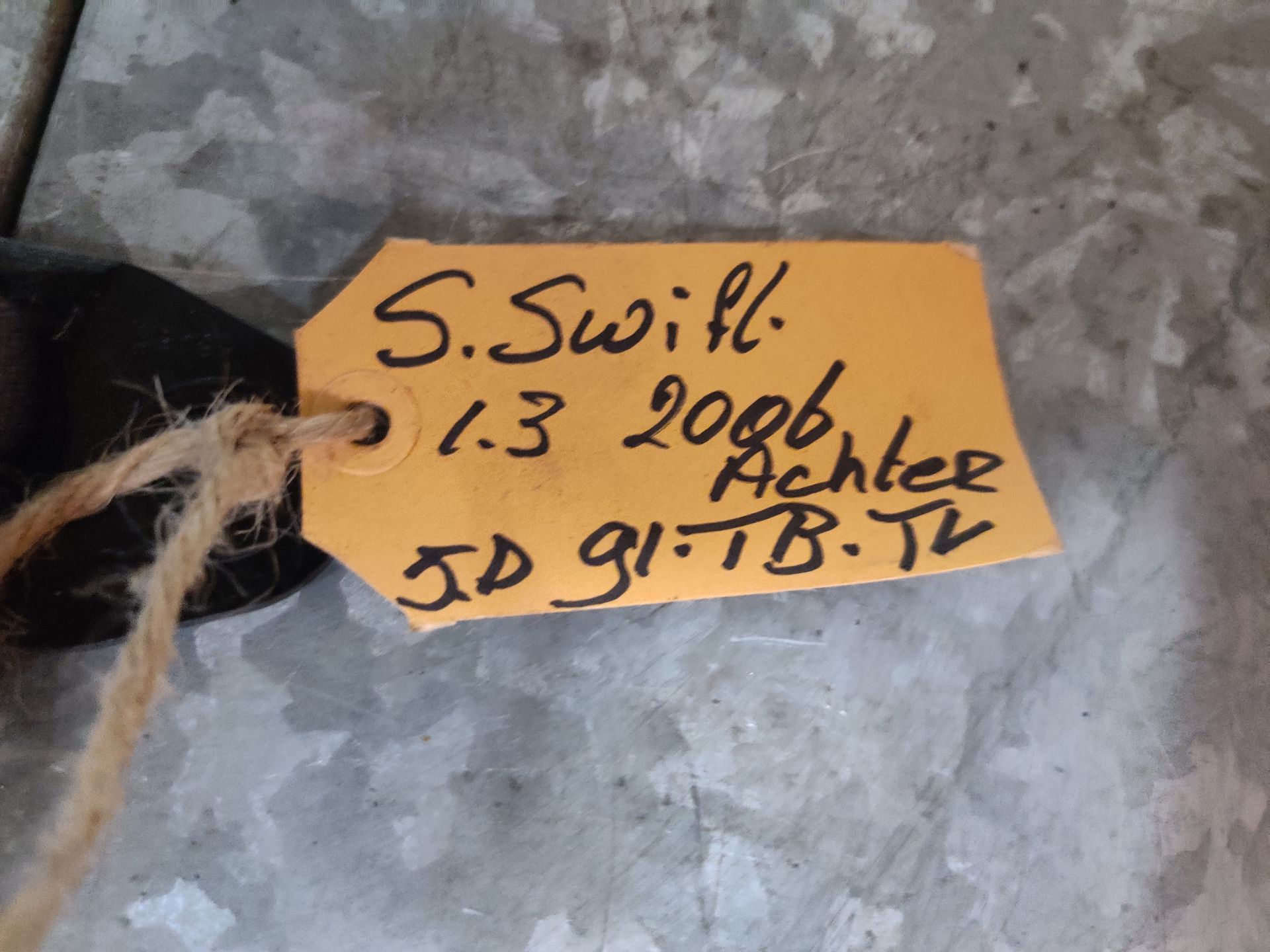 Suzuki Swift gordelhouder achter